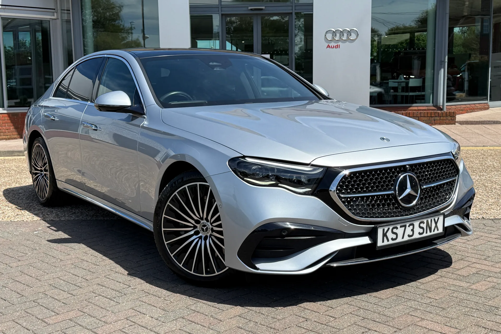 MERCEDES-BENZ E CLASS thumbnail image number 24
