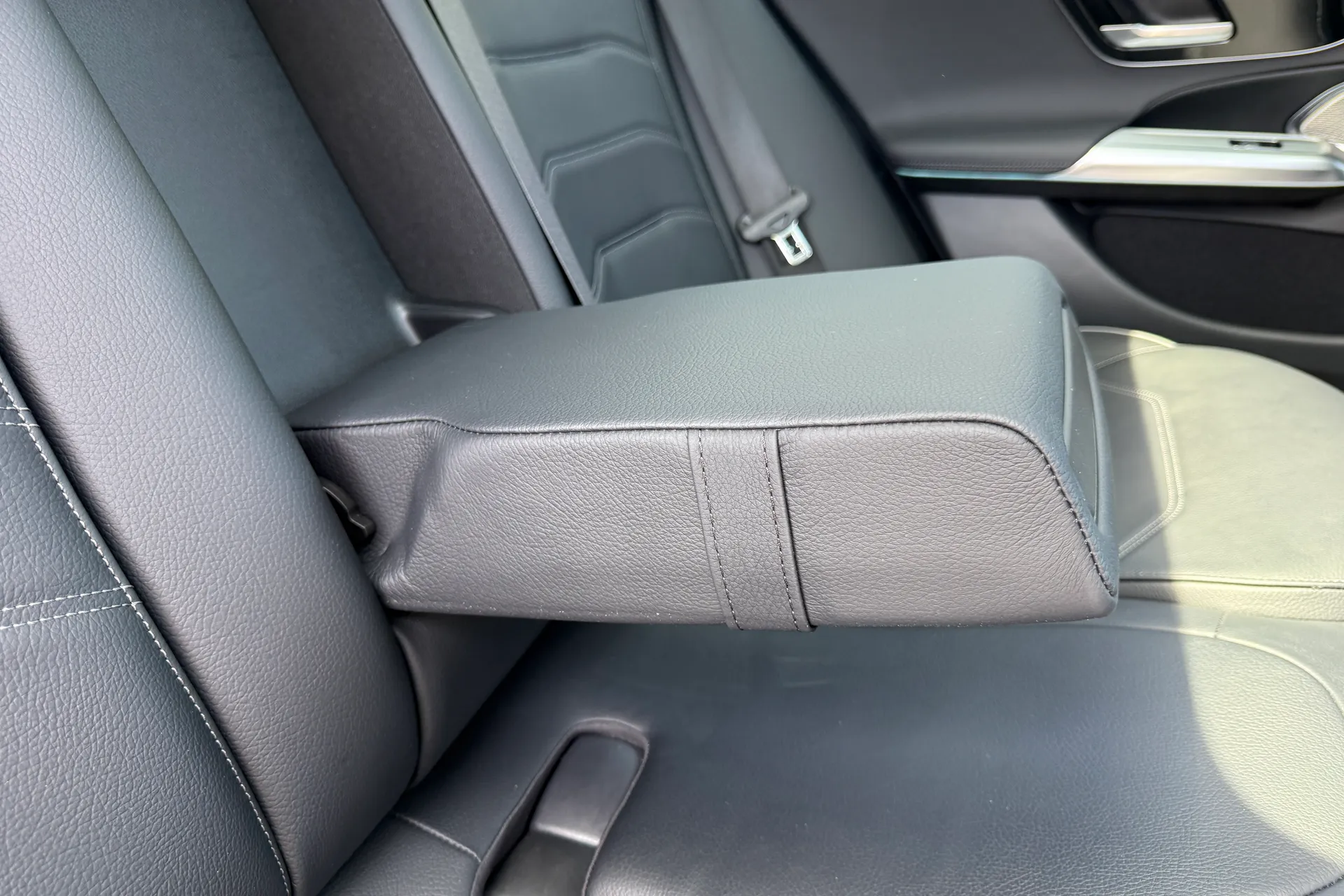 MERCEDES-BENZ E CLASS thumbnail image number 48