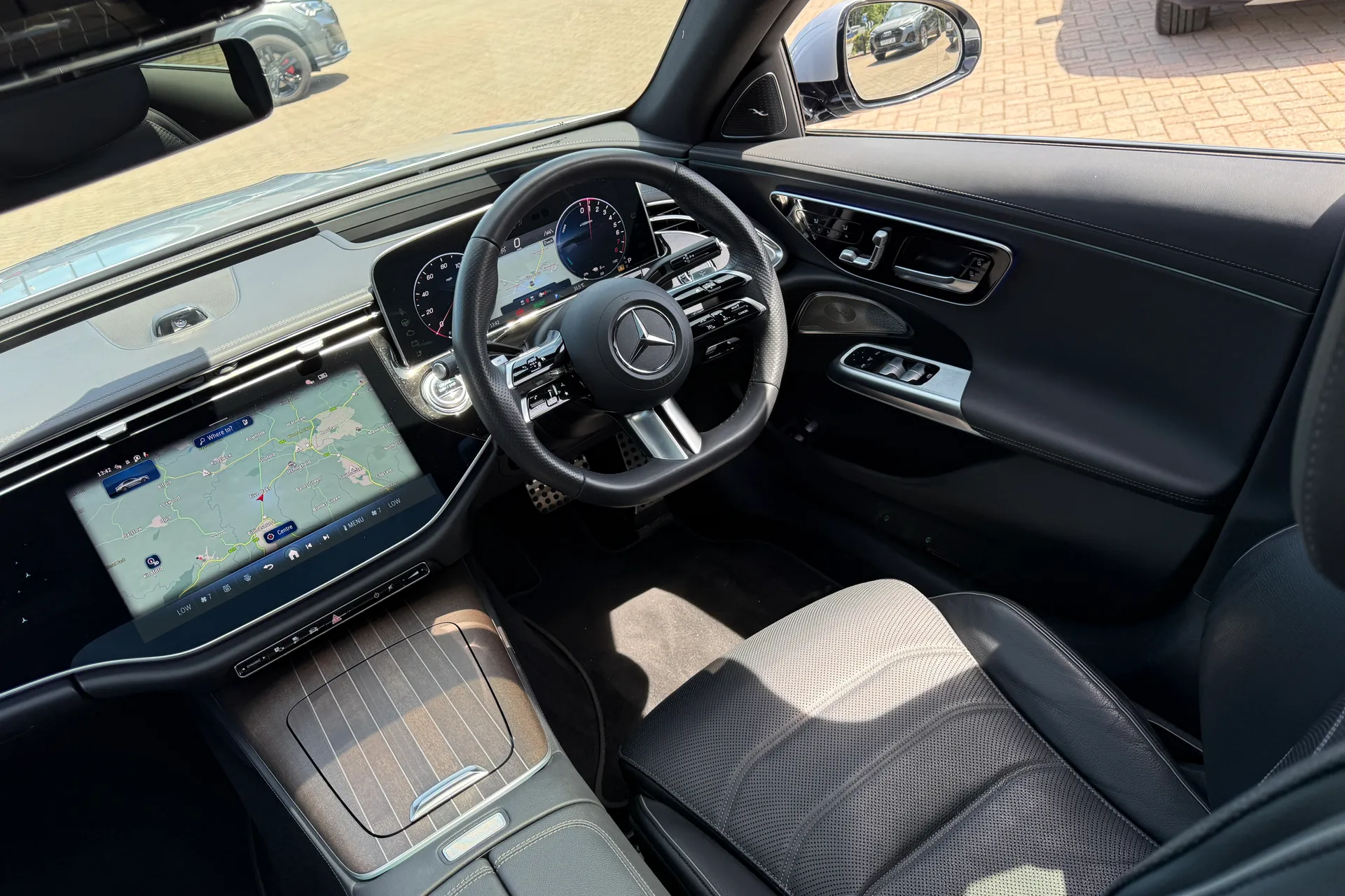 MERCEDES-BENZ E CLASS thumbnail image number 44