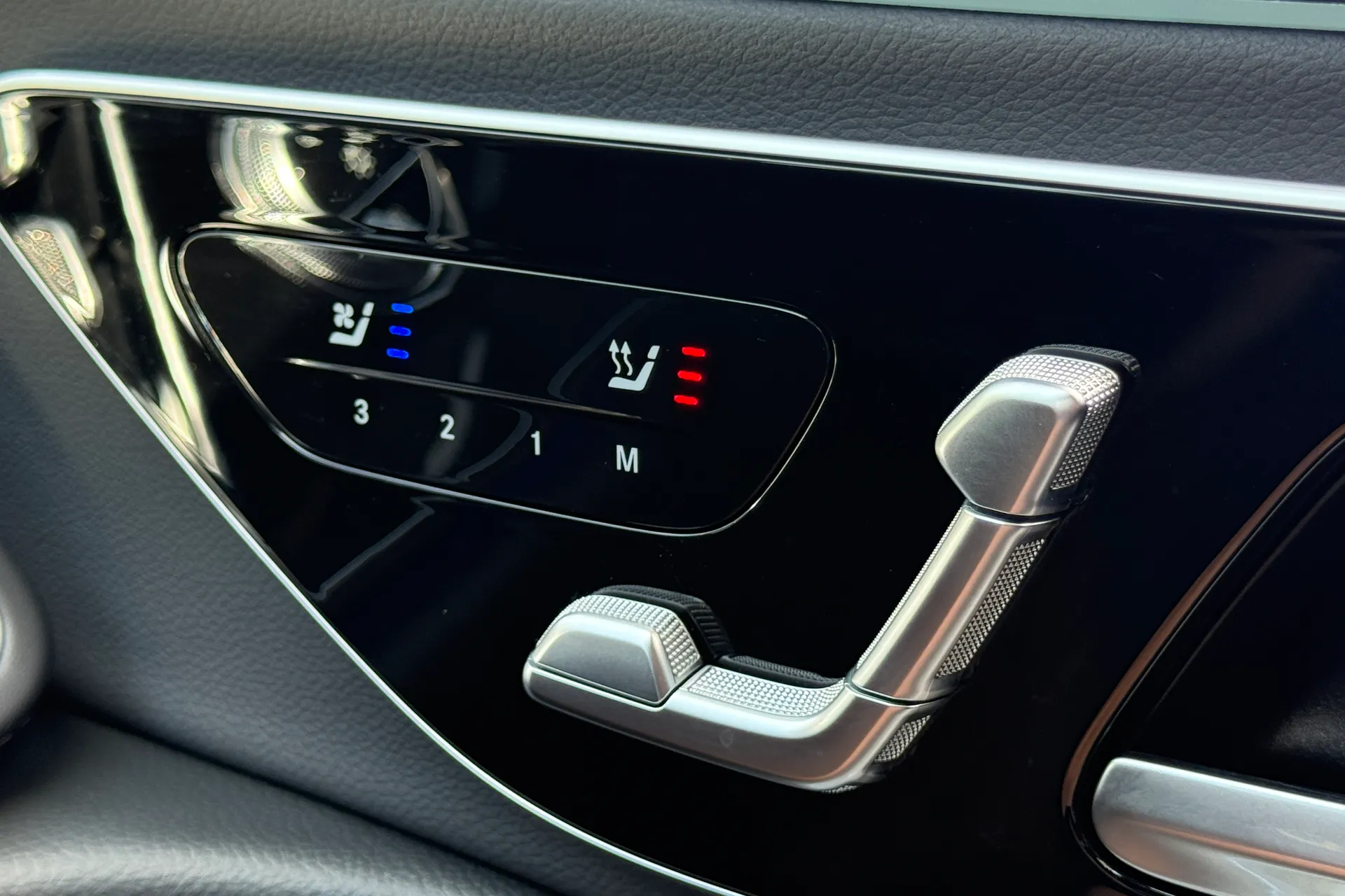 MERCEDES-BENZ E CLASS thumbnail image number 19