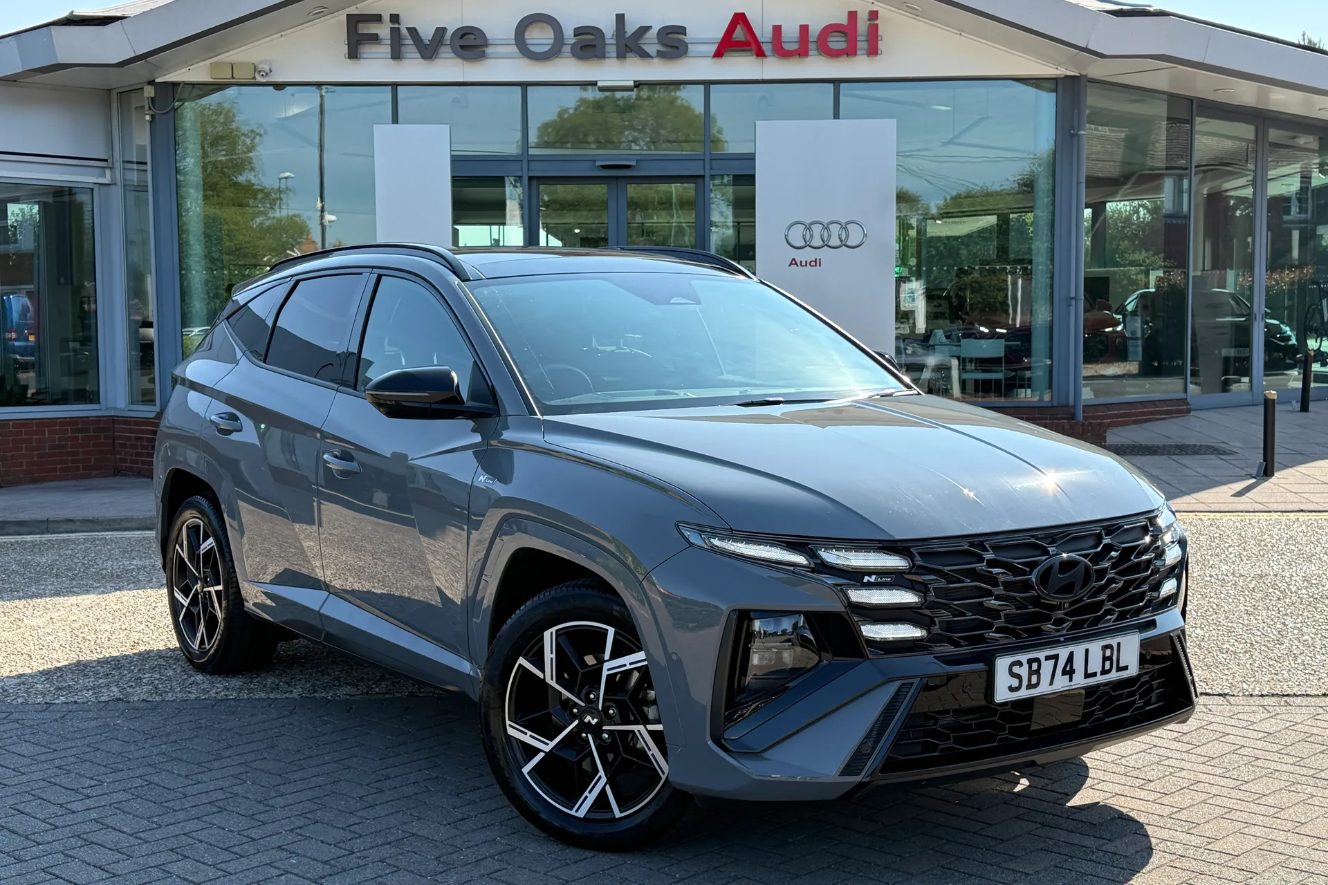 HYUNDAI TUCSON focused image