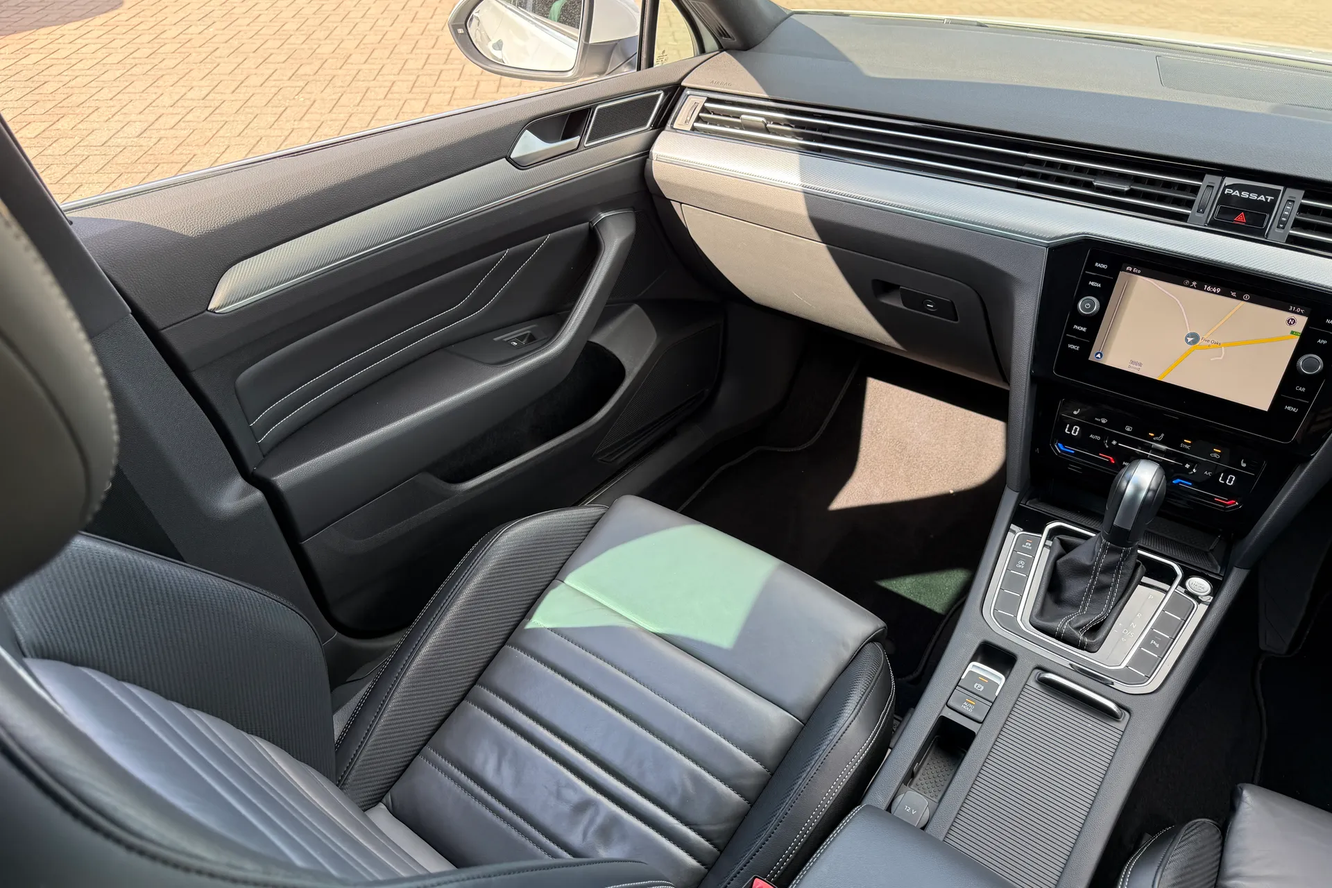 VOLKSWAGEN PASSAT thumbnail image number 34