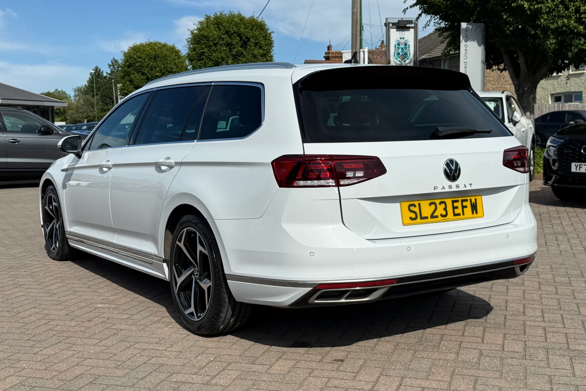 VOLKSWAGEN PASSAT thumbnail image number 28