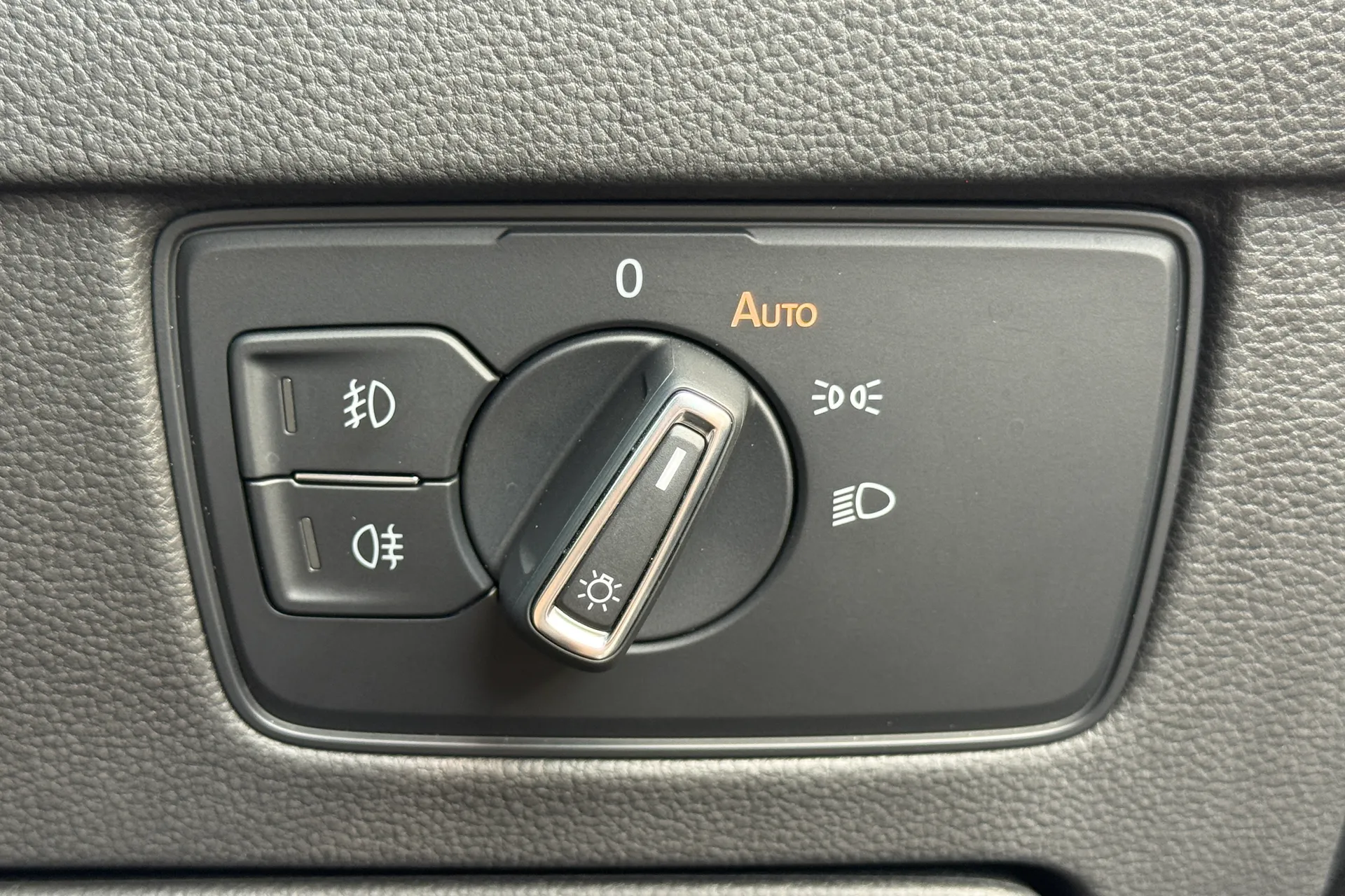 VOLKSWAGEN PASSAT thumbnail image number 17
