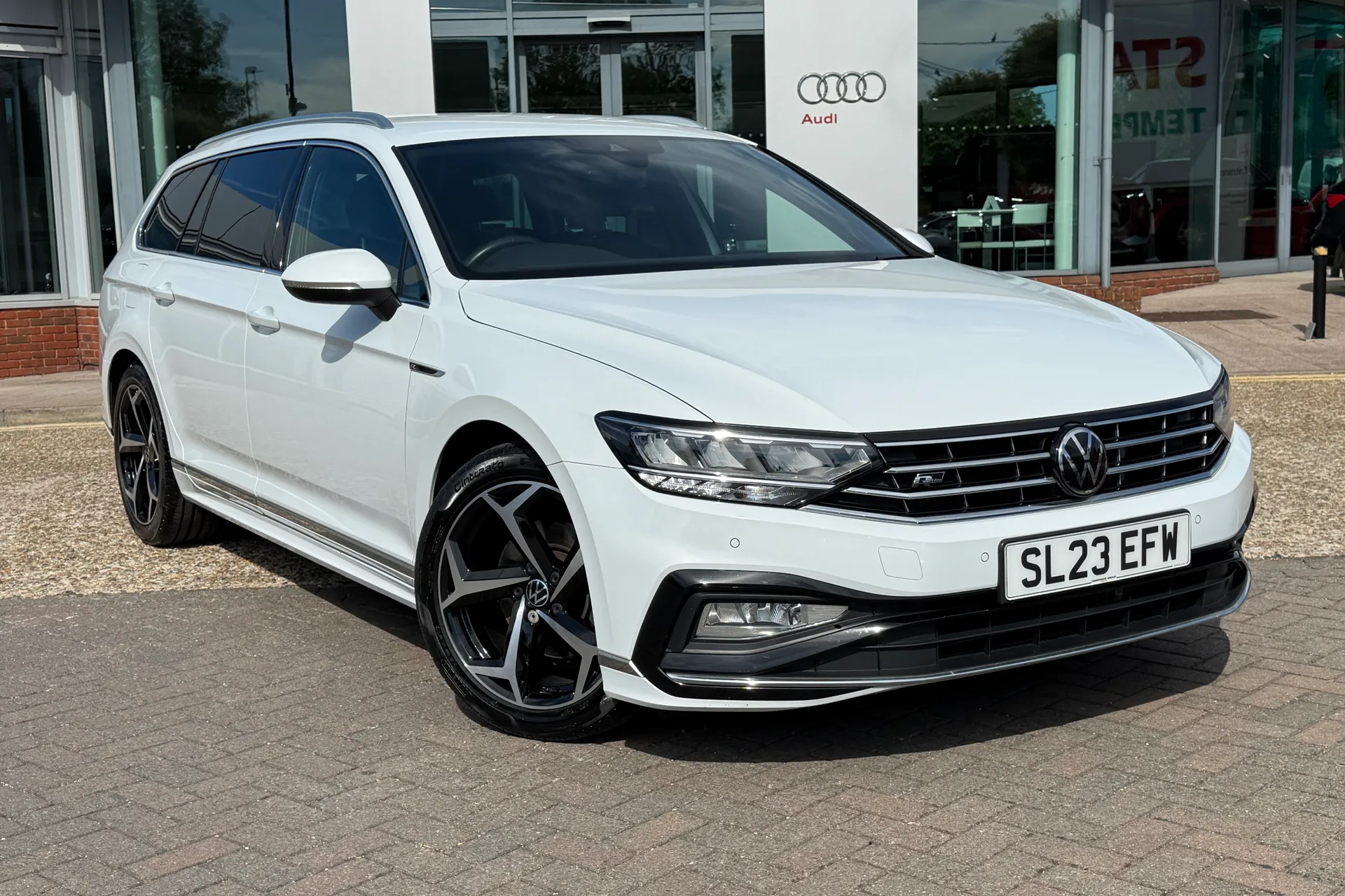 VOLKSWAGEN PASSAT thumbnail image number 18