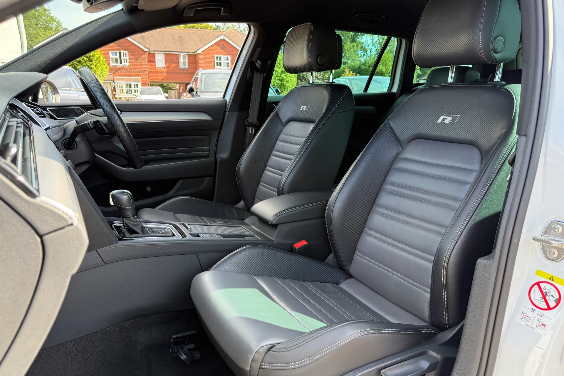 VOLKSWAGEN PASSAT thumbnail image number 24