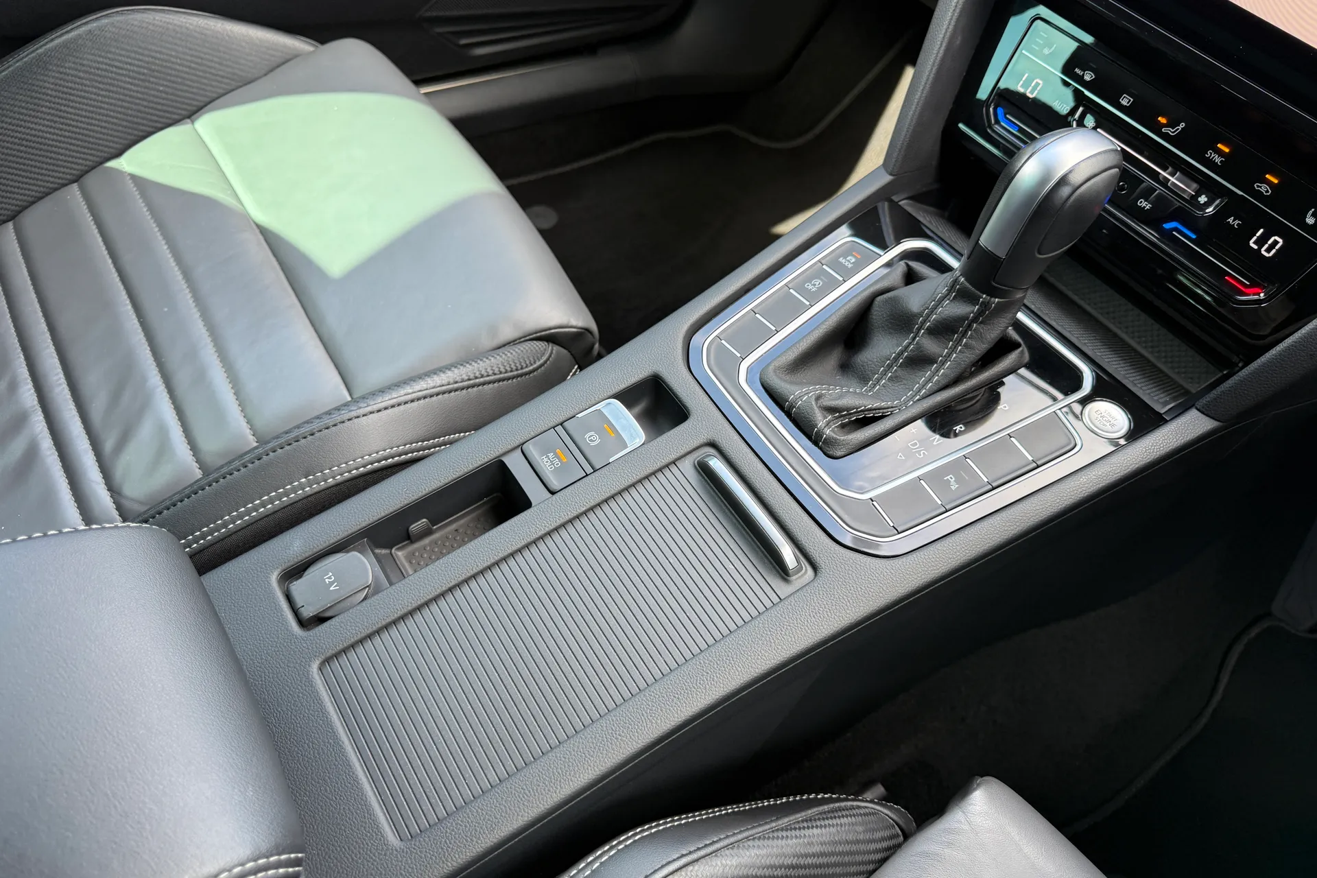 VOLKSWAGEN PASSAT thumbnail image number 35
