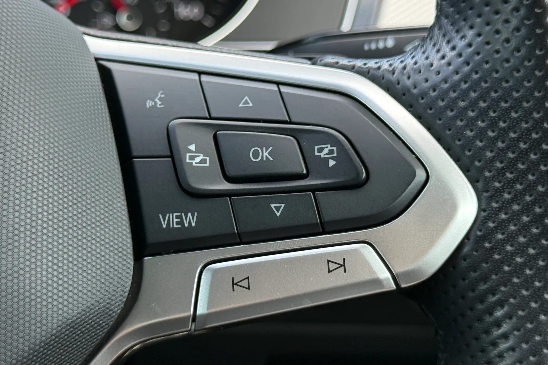 VOLKSWAGEN PASSAT thumbnail image number 16