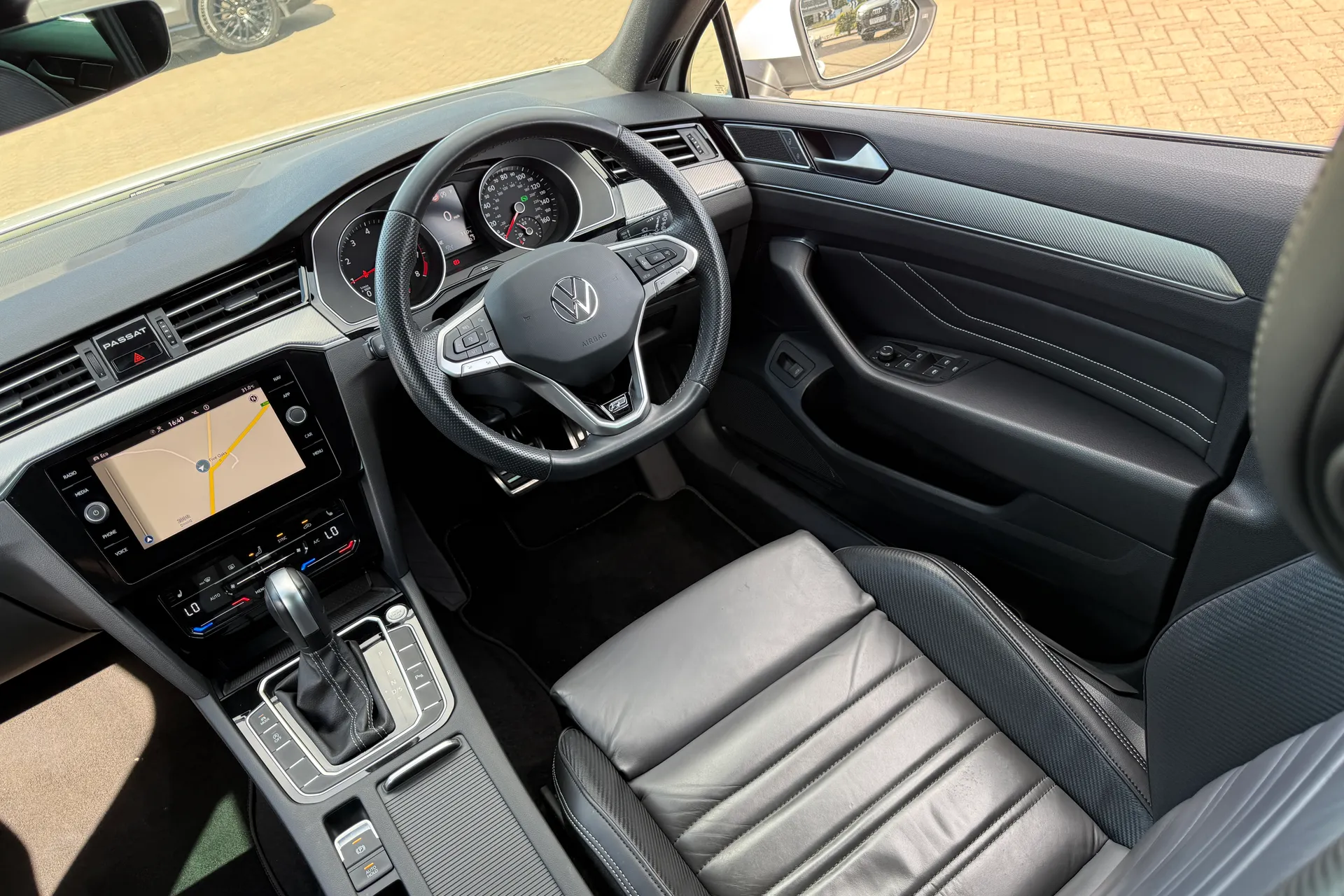 VOLKSWAGEN PASSAT thumbnail image number 37