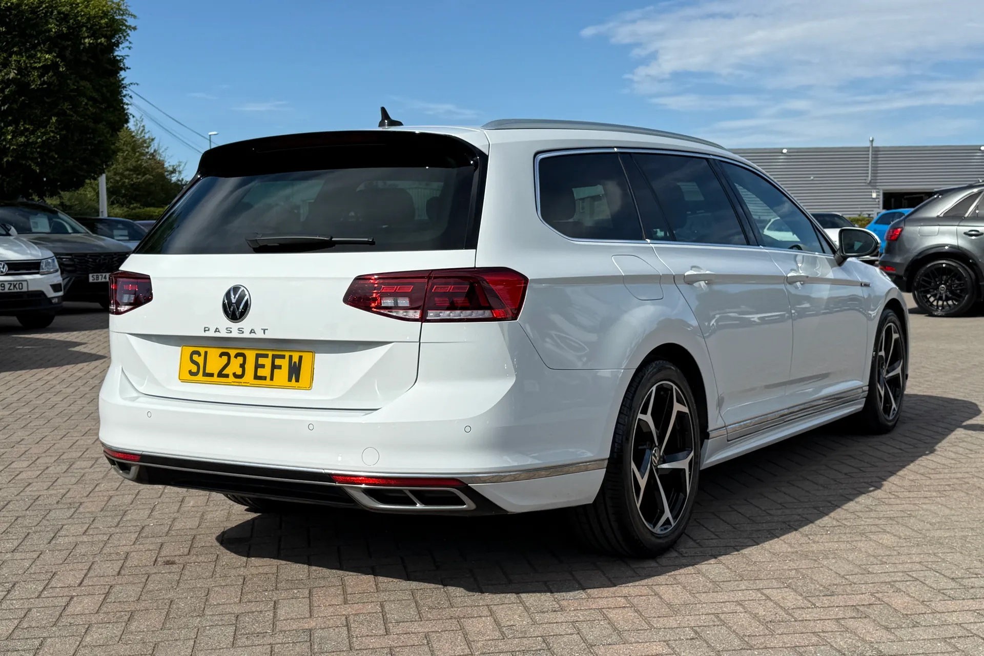 VOLKSWAGEN PASSAT thumbnail image number 26