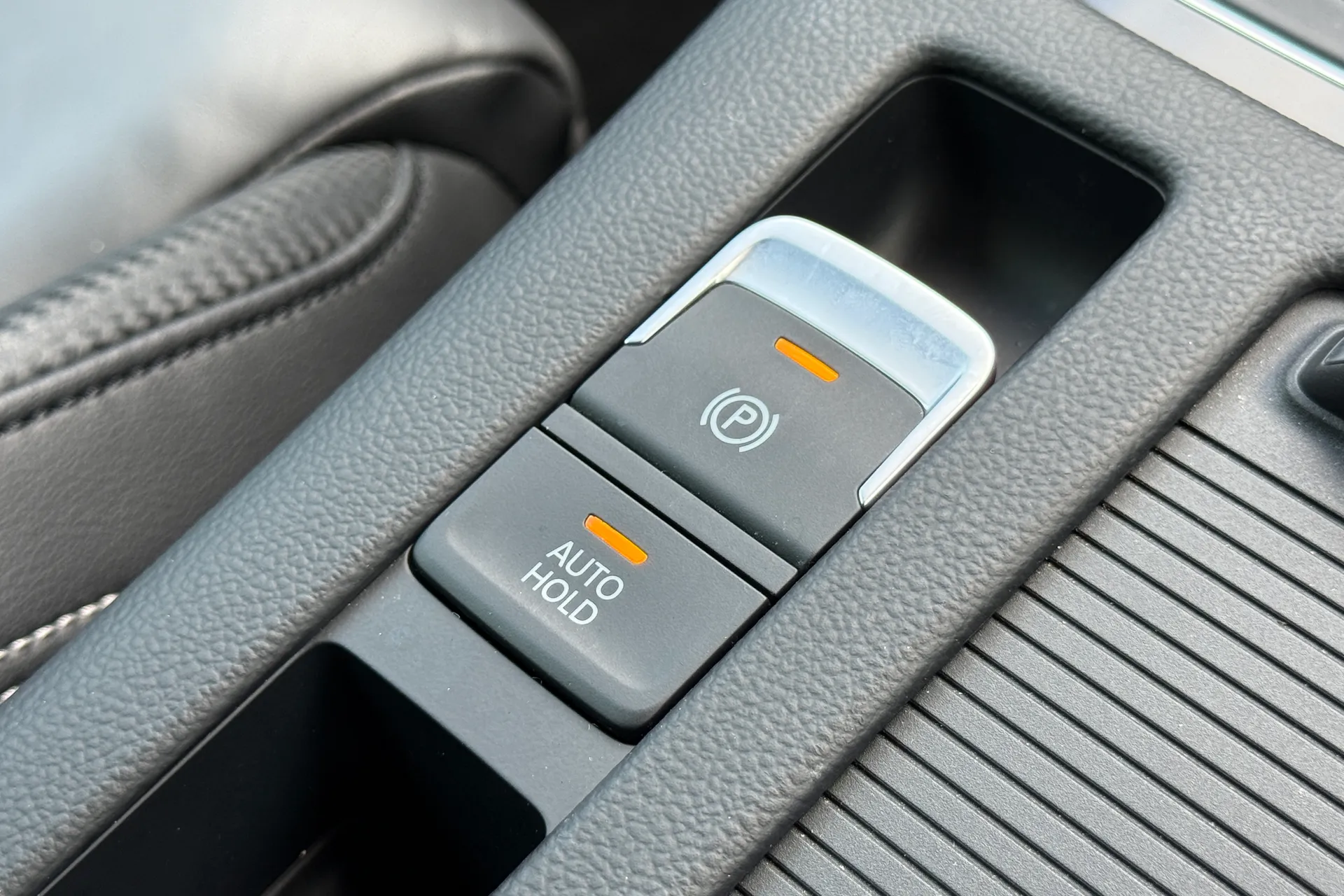VOLKSWAGEN PASSAT thumbnail image number 36