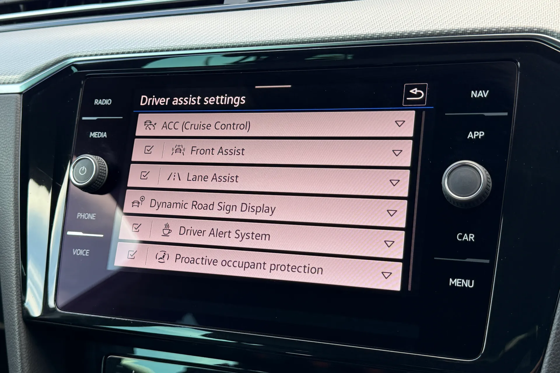 VOLKSWAGEN PASSAT thumbnail image number 8