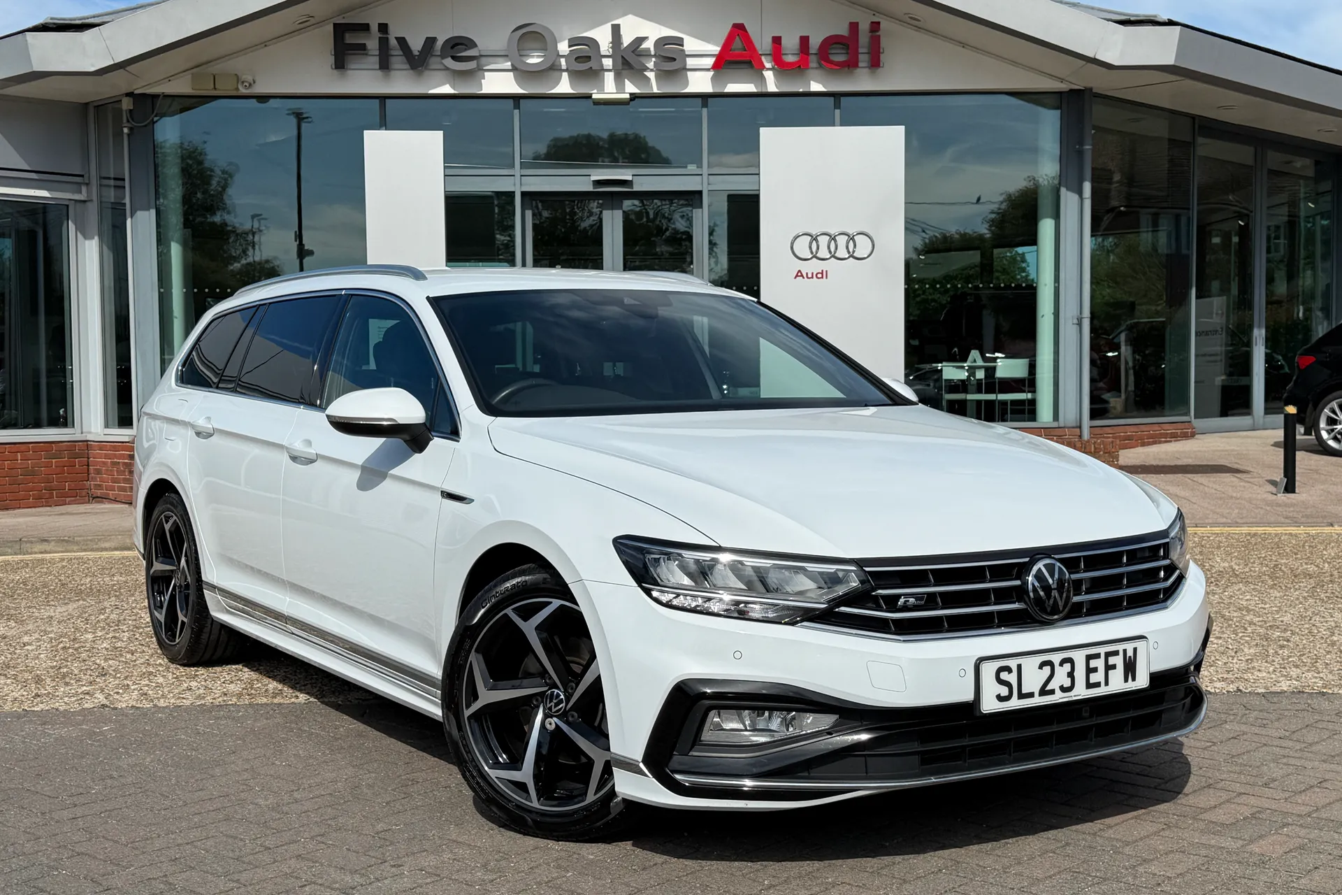 VOLKSWAGEN PASSAT focused image