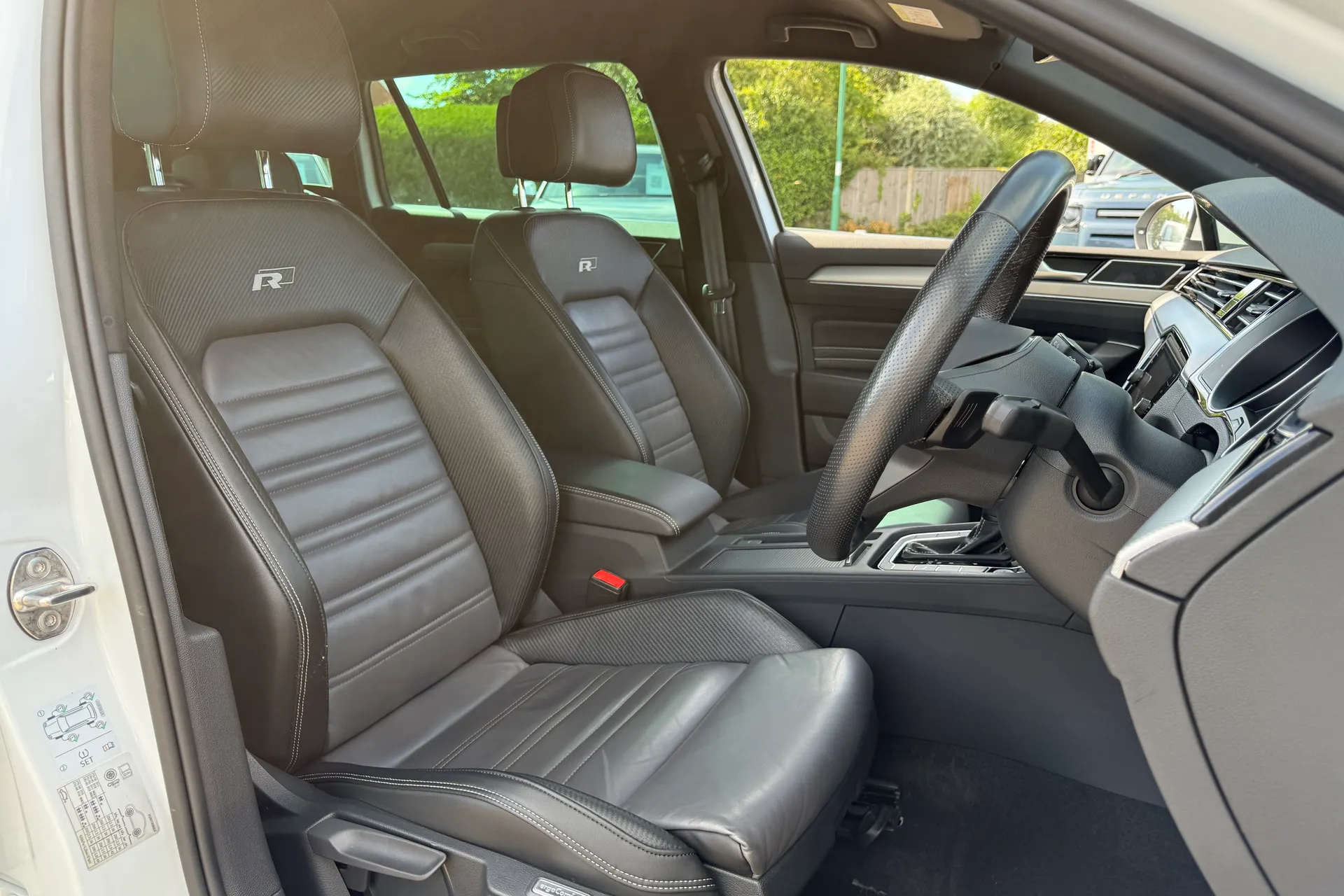 VOLKSWAGEN PASSAT thumbnail image number 21
