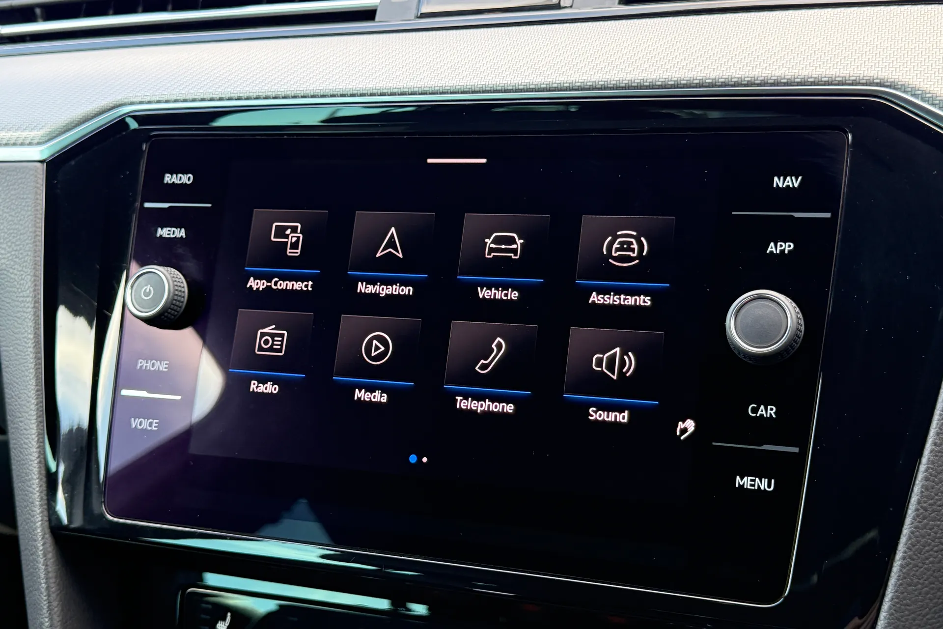 VOLKSWAGEN PASSAT thumbnail image number 10