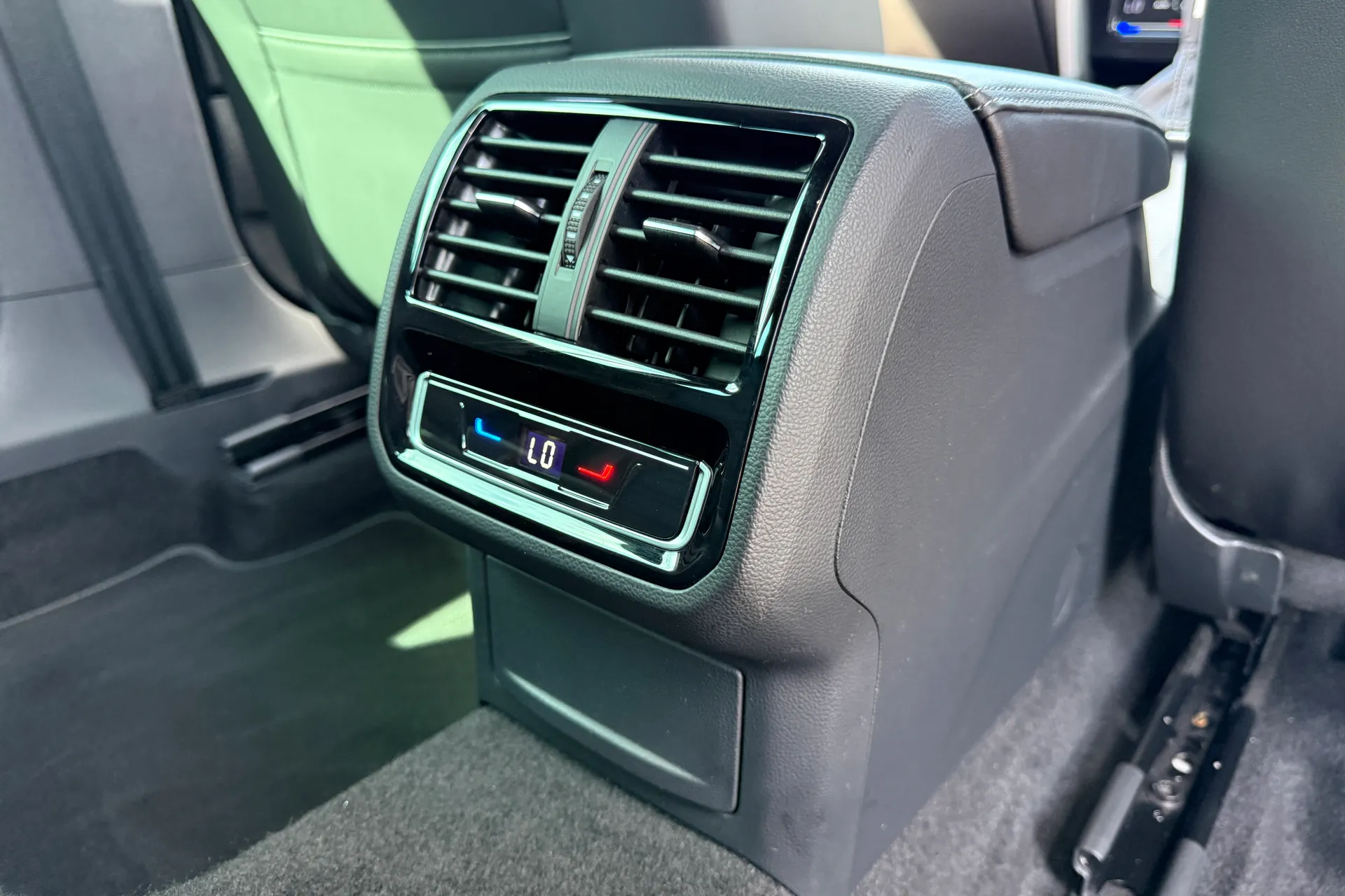 VOLKSWAGEN PASSAT thumbnail image number 43