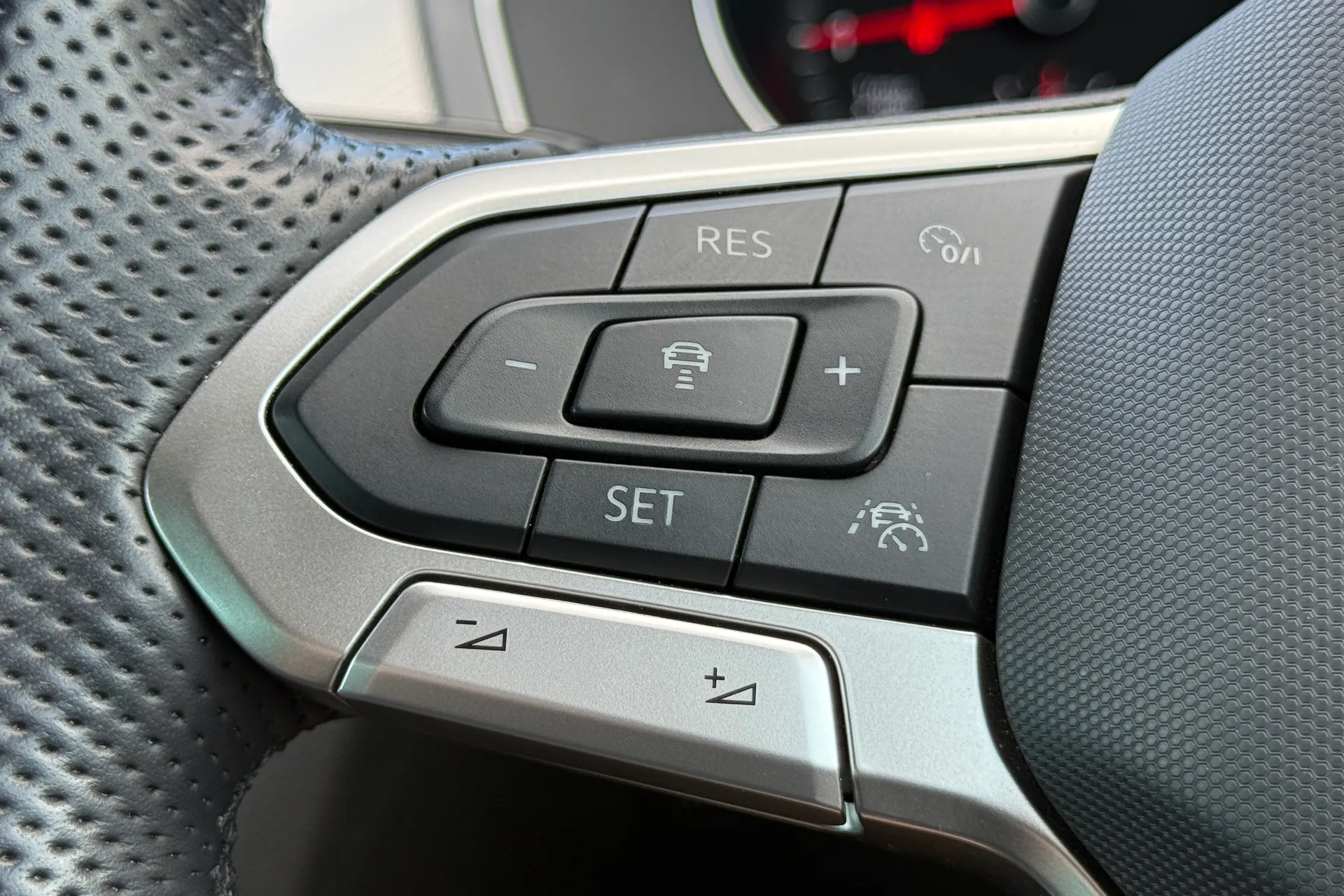 VOLKSWAGEN PASSAT thumbnail image number 15