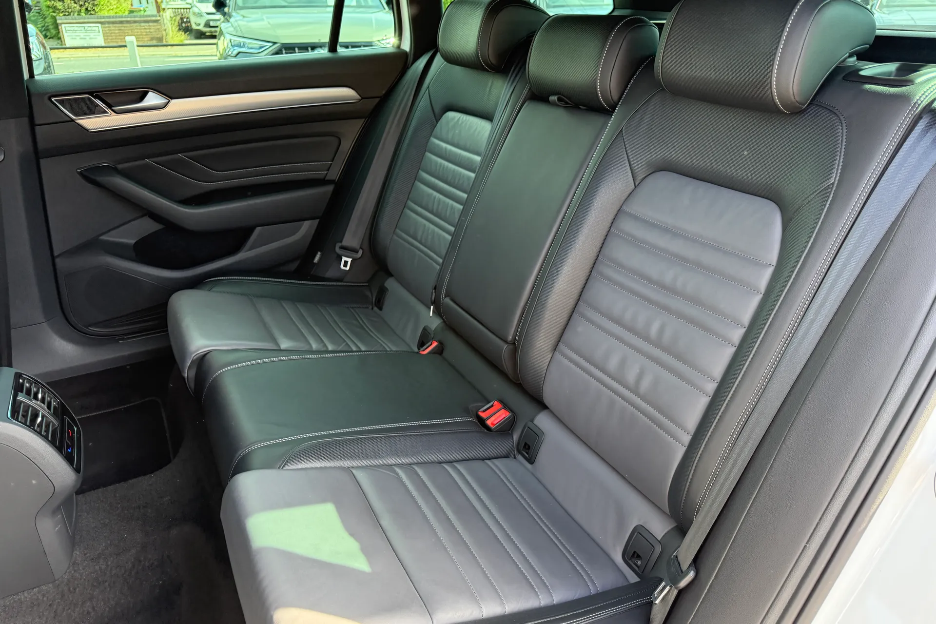 VOLKSWAGEN PASSAT thumbnail image number 38