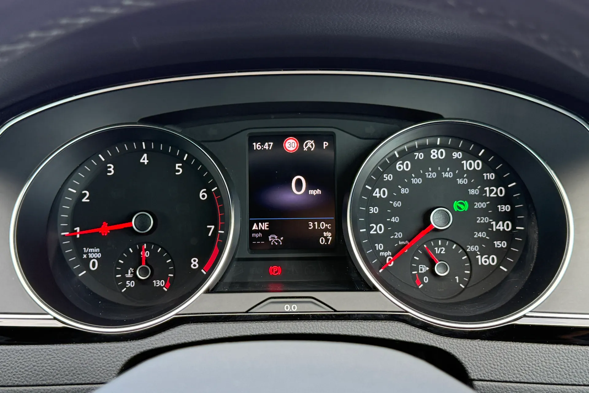 VOLKSWAGEN PASSAT thumbnail image number 11