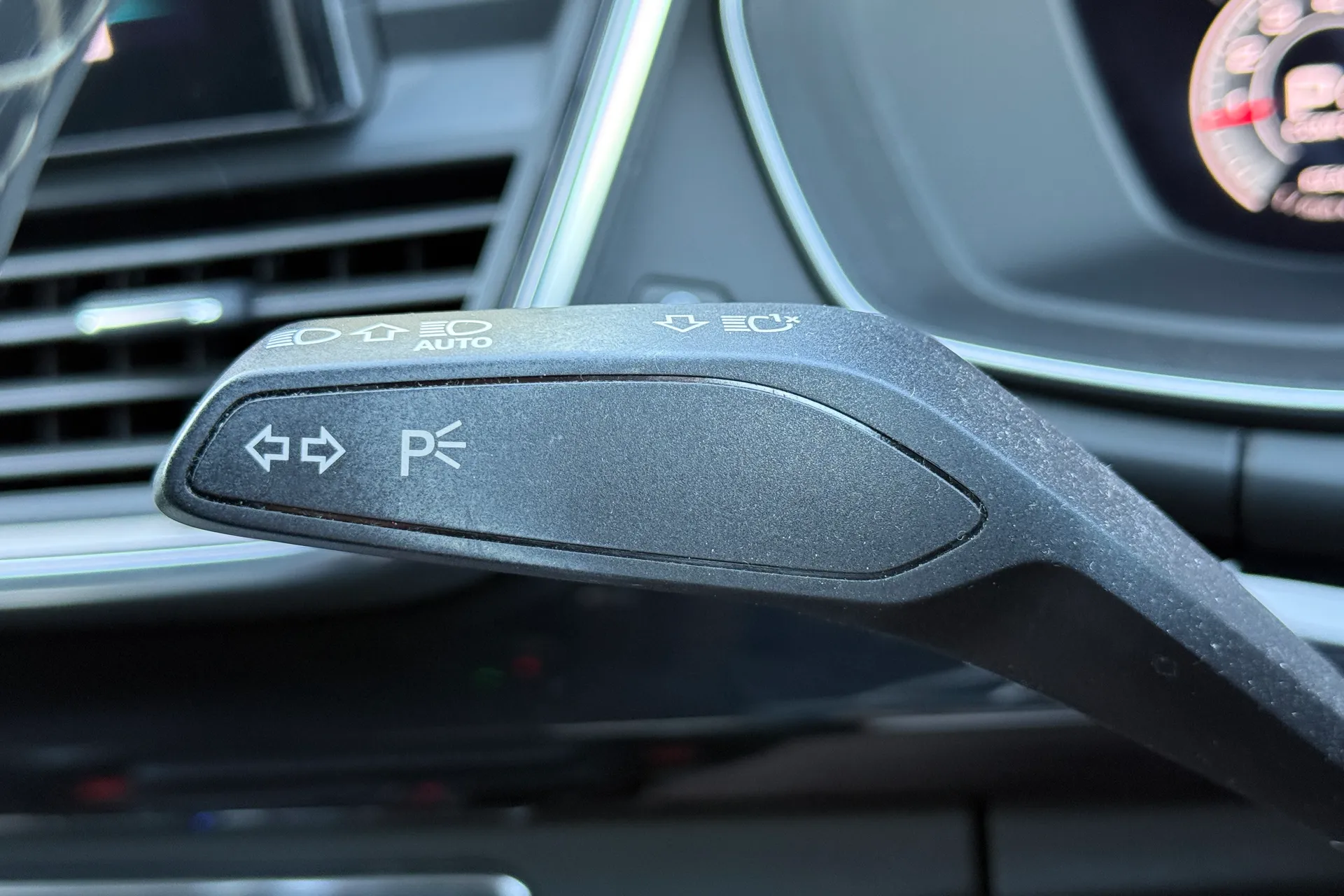 Audi Q5 thumbnail image number 23