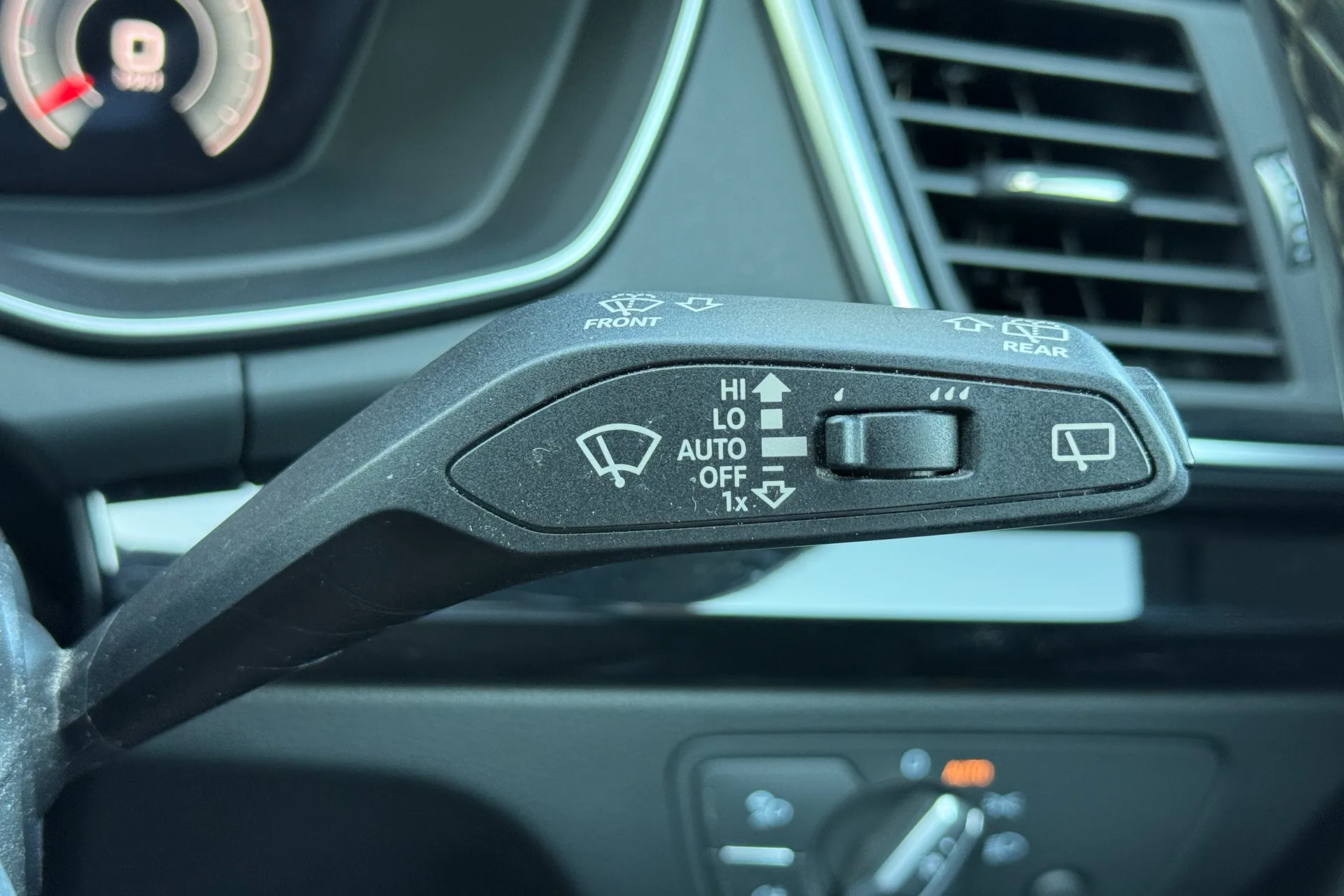 Audi Q5 thumbnail image number 24