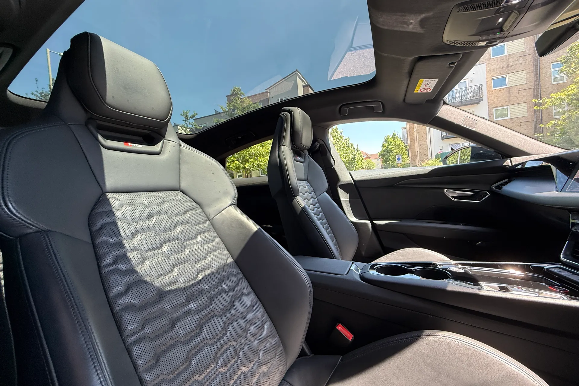 Audi RS e-tron GT thumbnail image number 18
