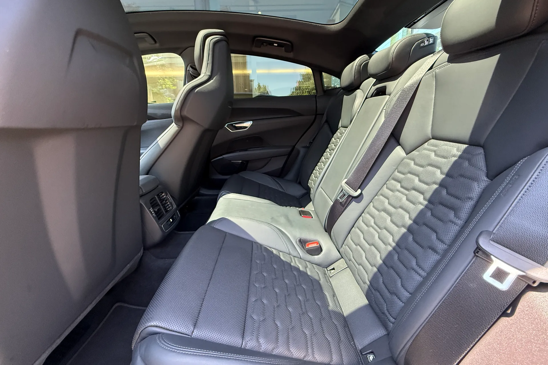 Audi RS e-tron GT thumbnail image number 38