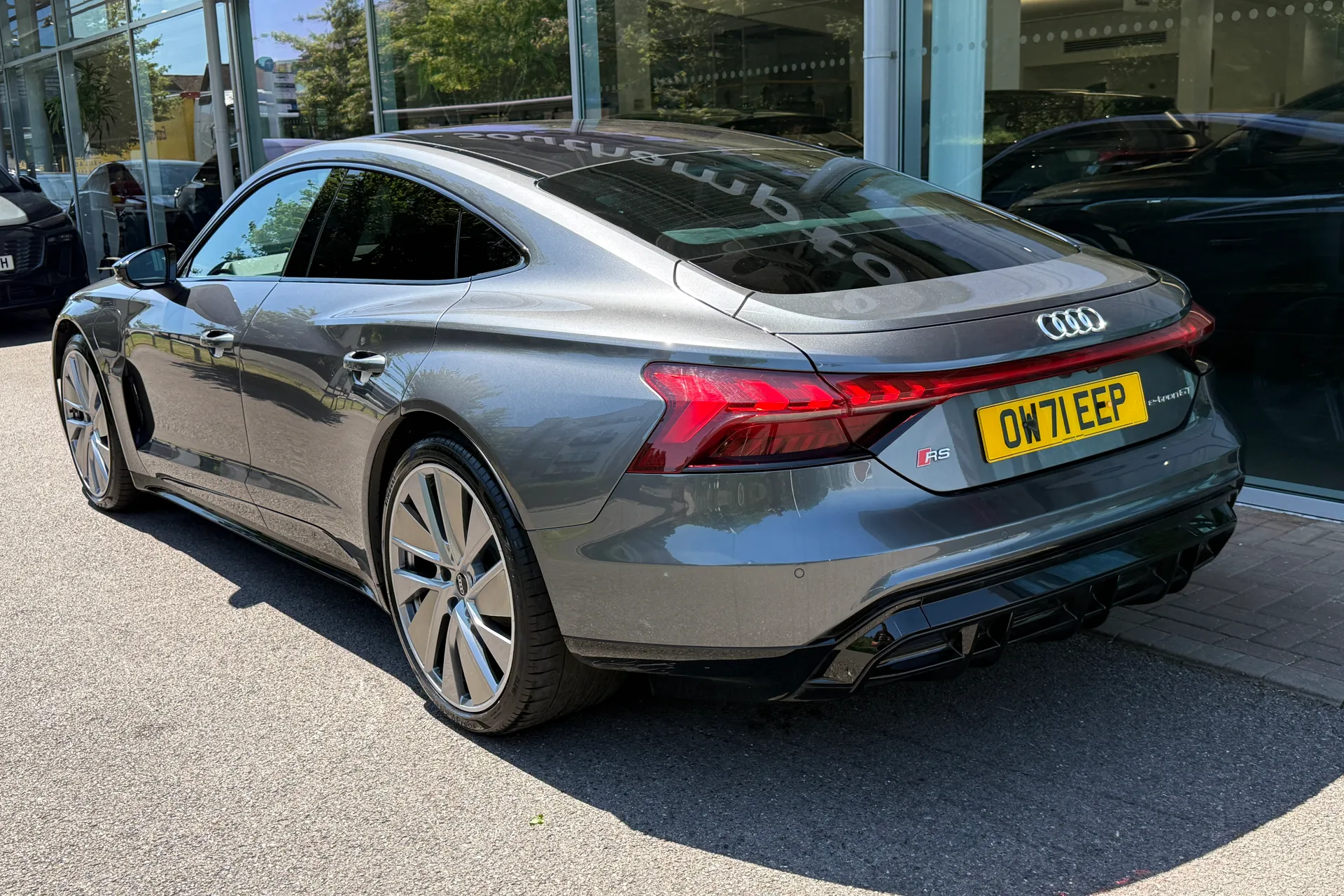 Audi RS e-tron GT thumbnail image number 11