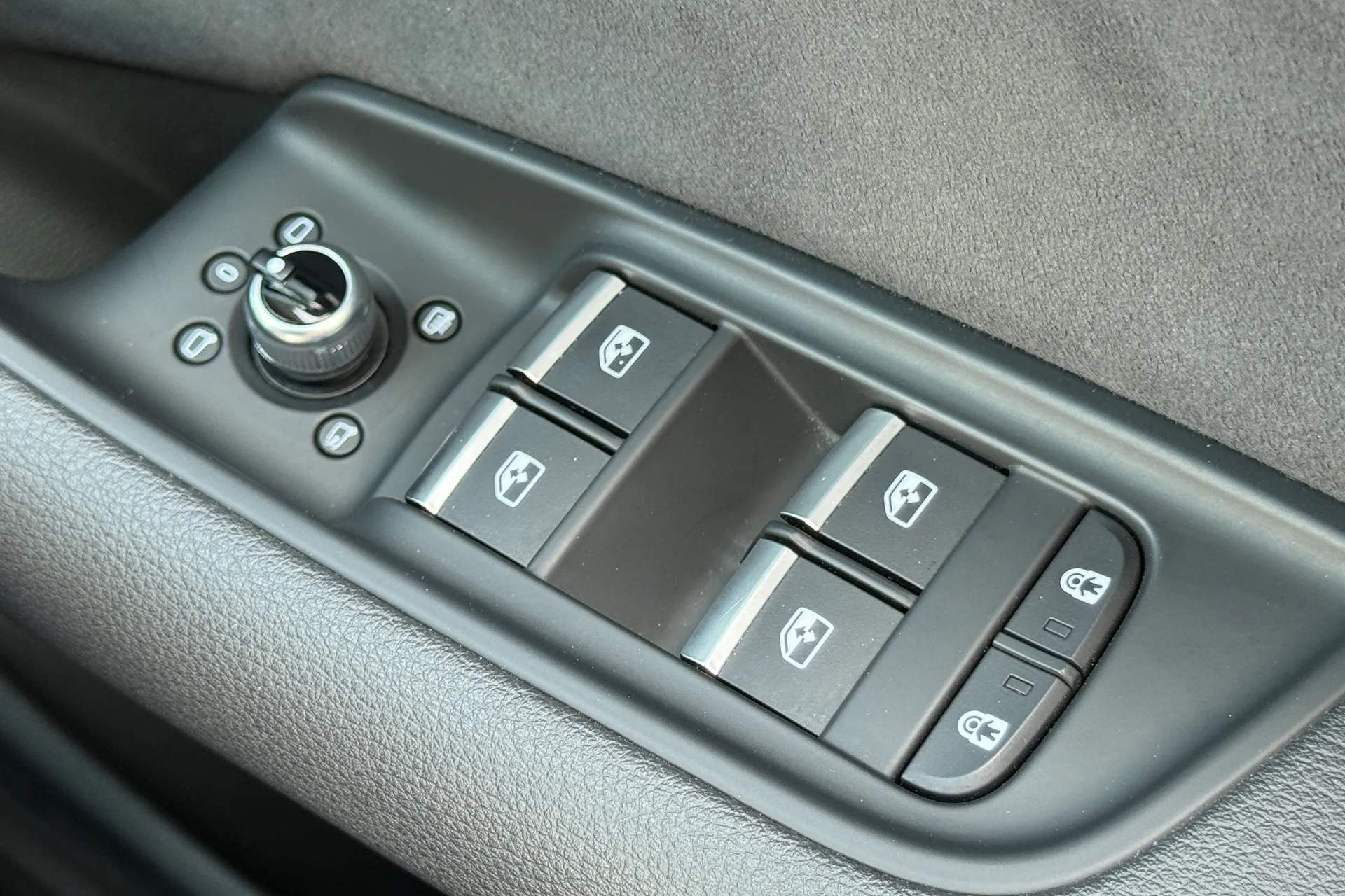 Audi Q7 thumbnail image number 28