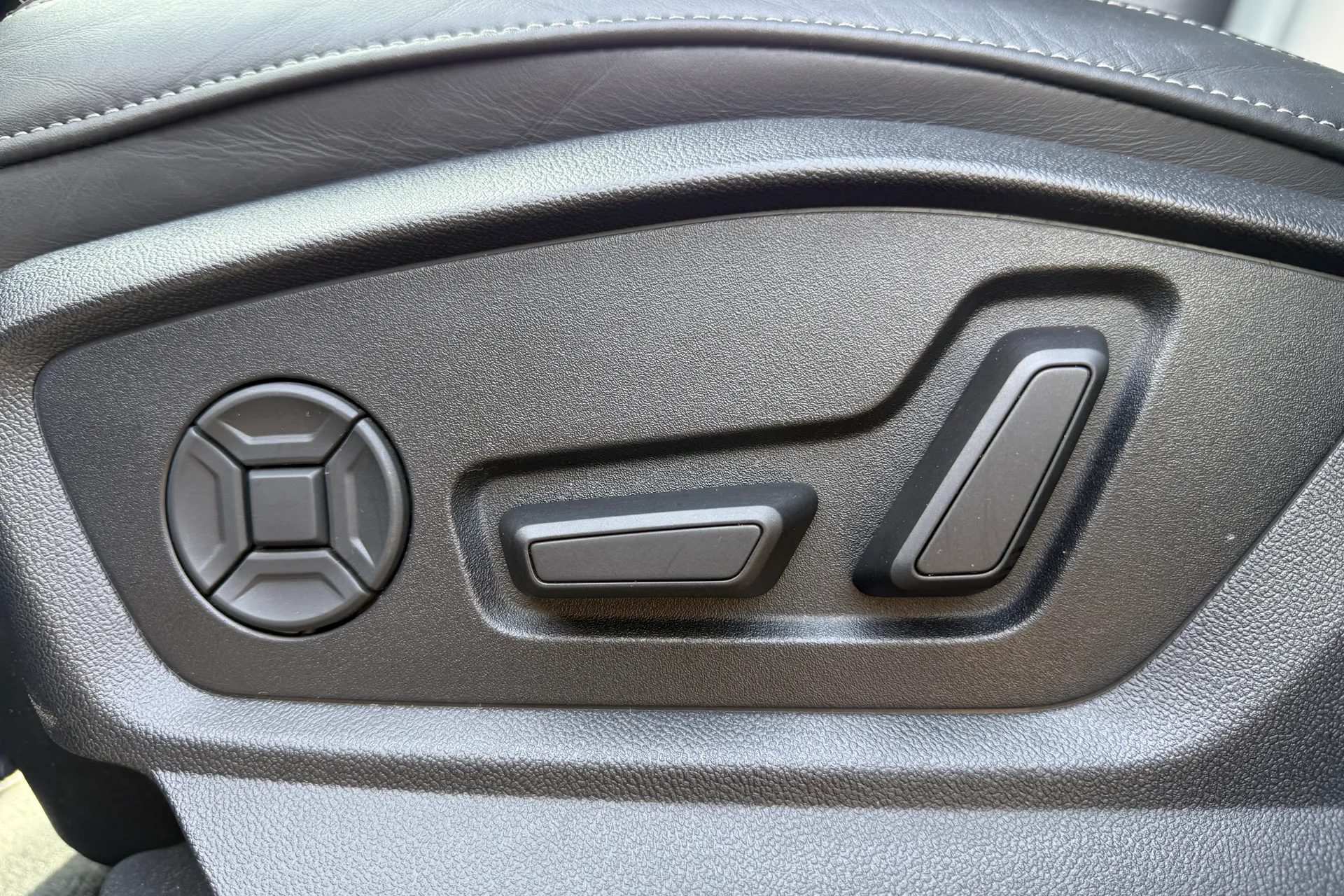 Audi Q7 thumbnail image number 25