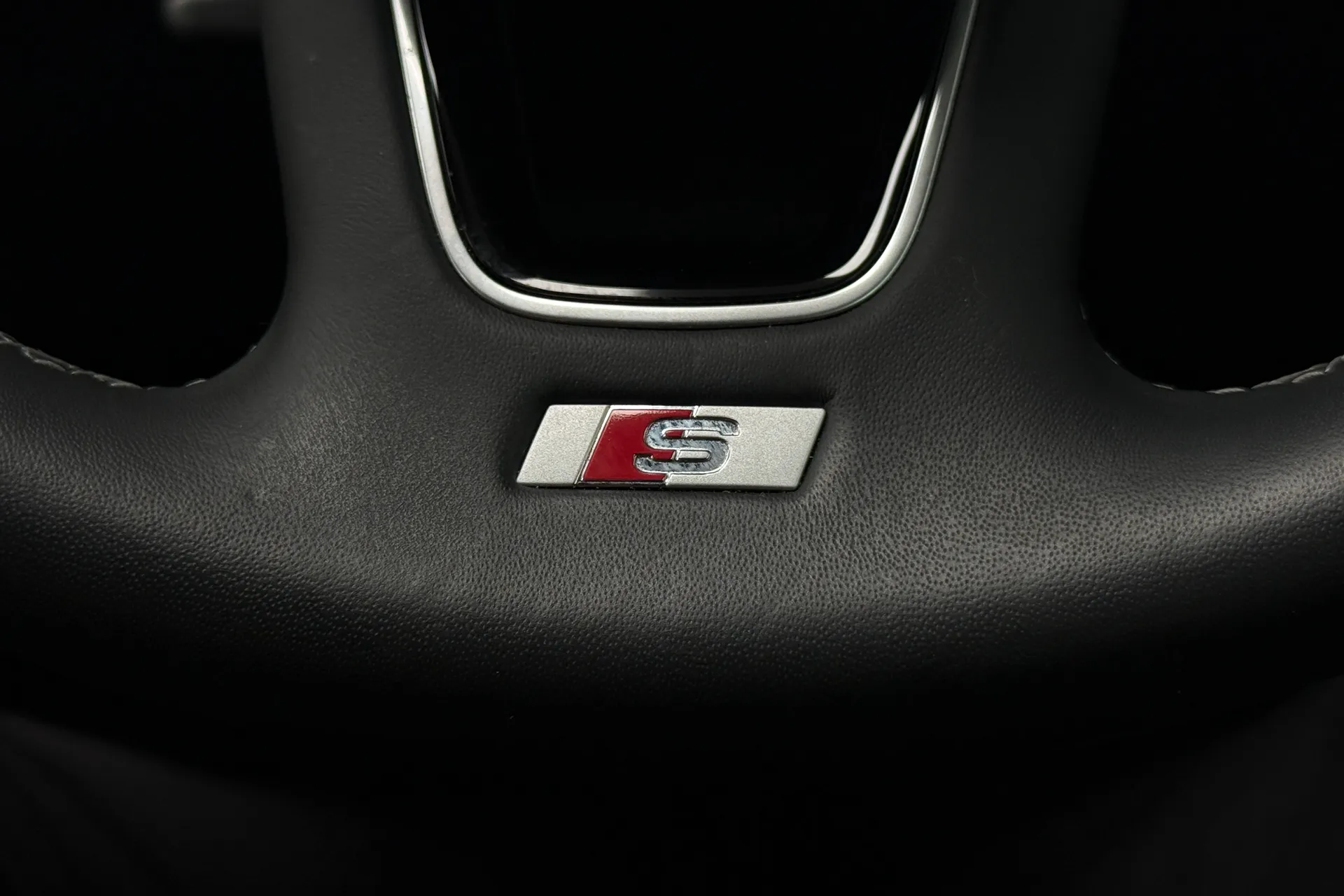 Audi A4 thumbnail image number 16