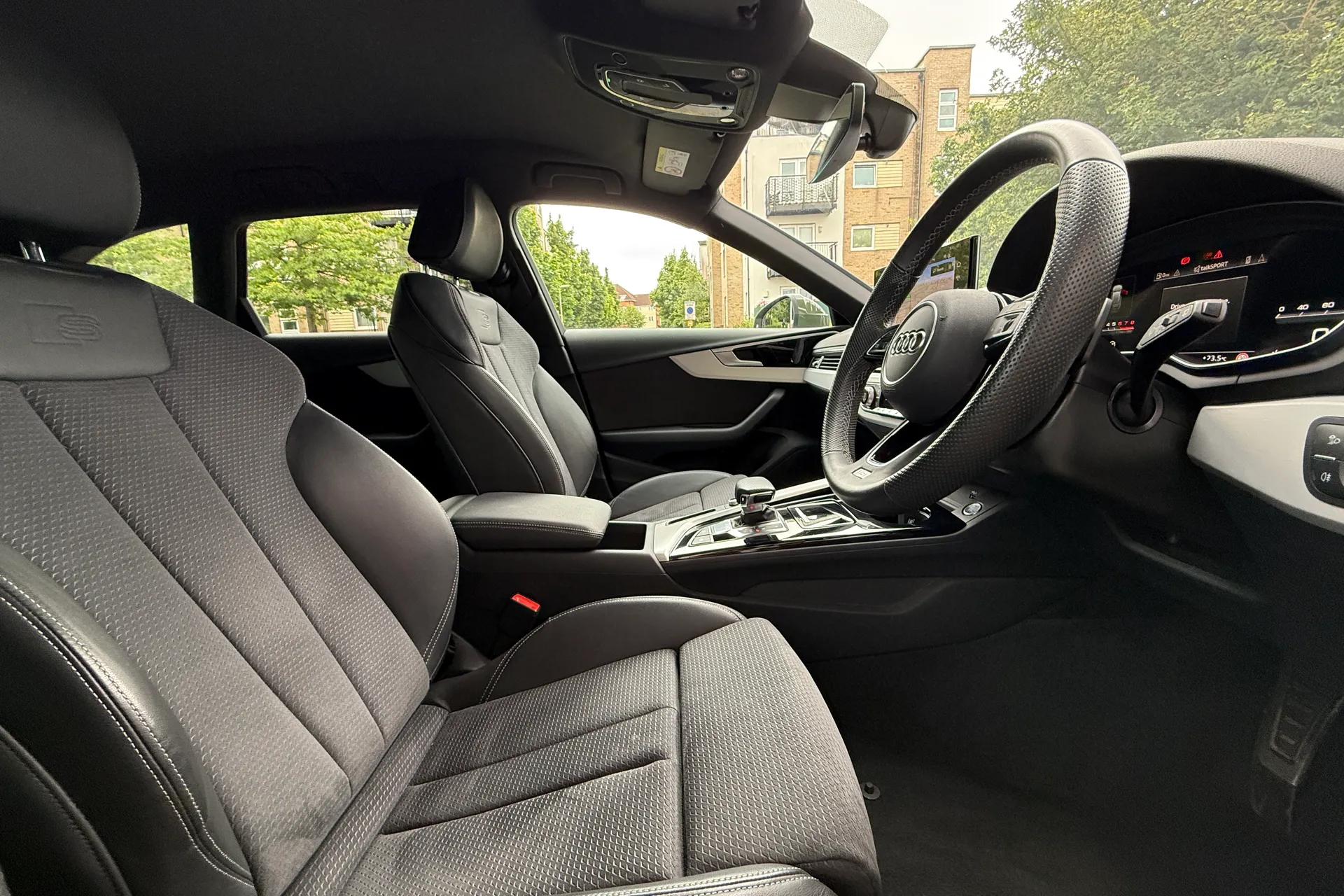 Audi A4 thumbnail image number 32