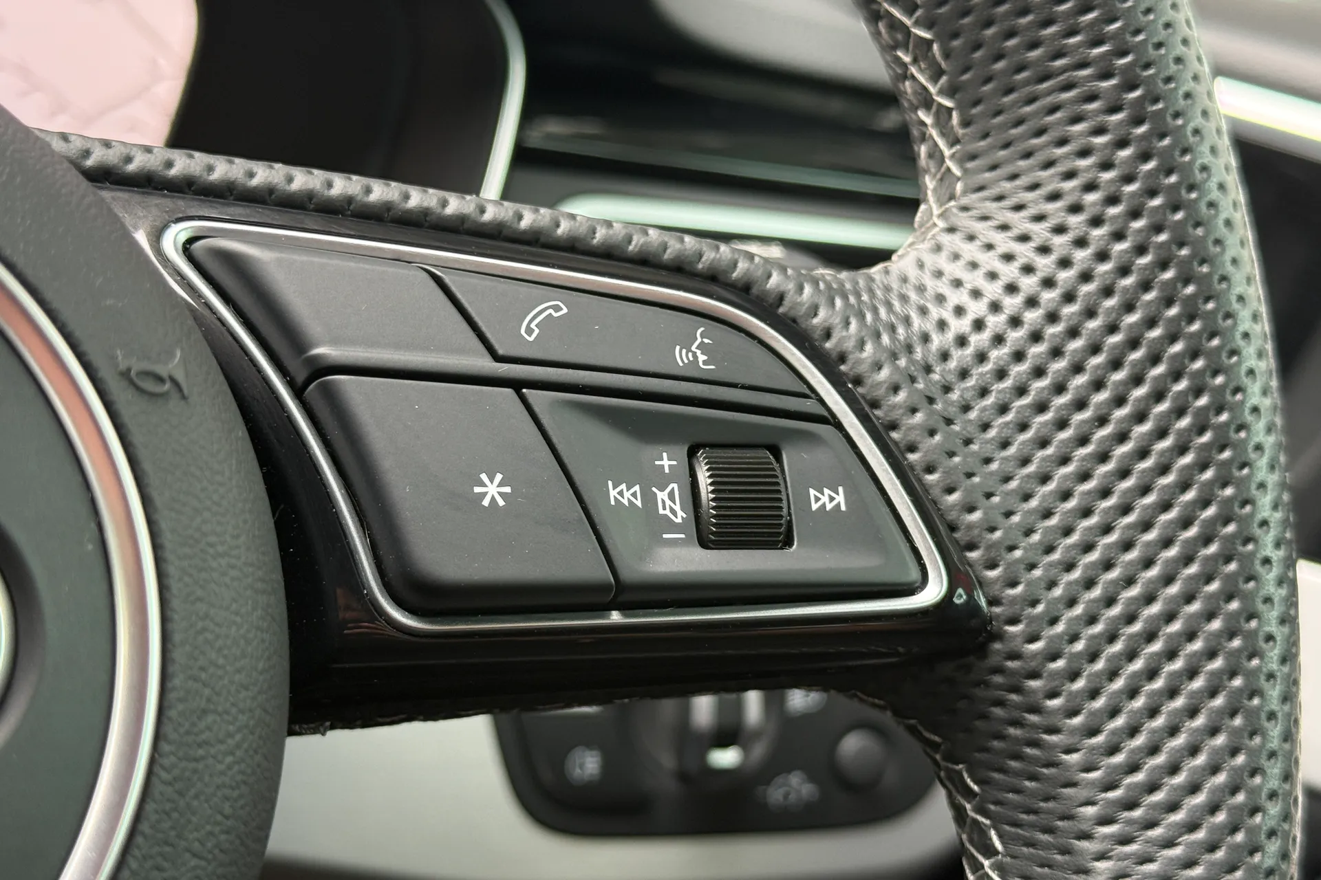 Audi A4 thumbnail image number 14