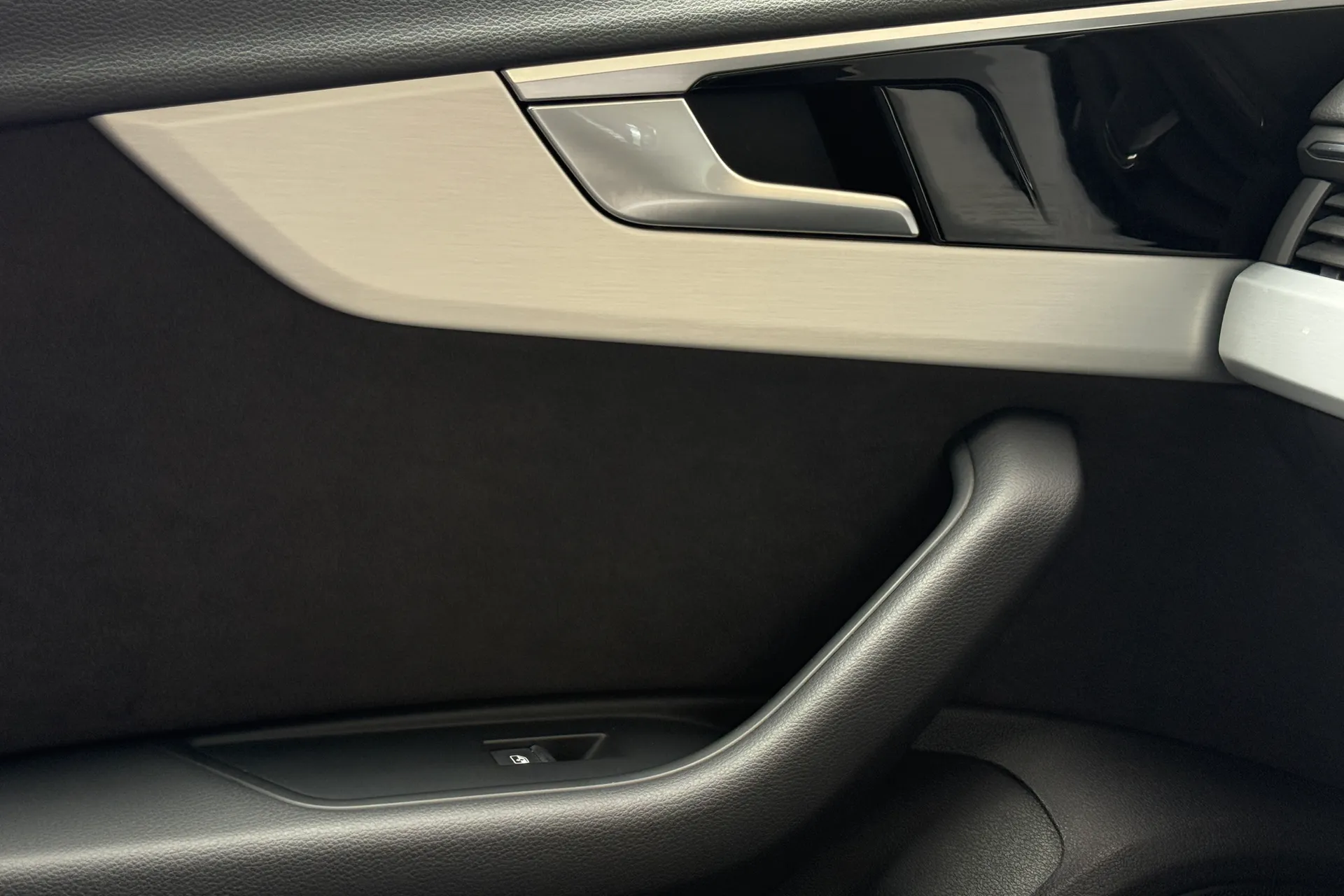 Audi A4 thumbnail image number 31