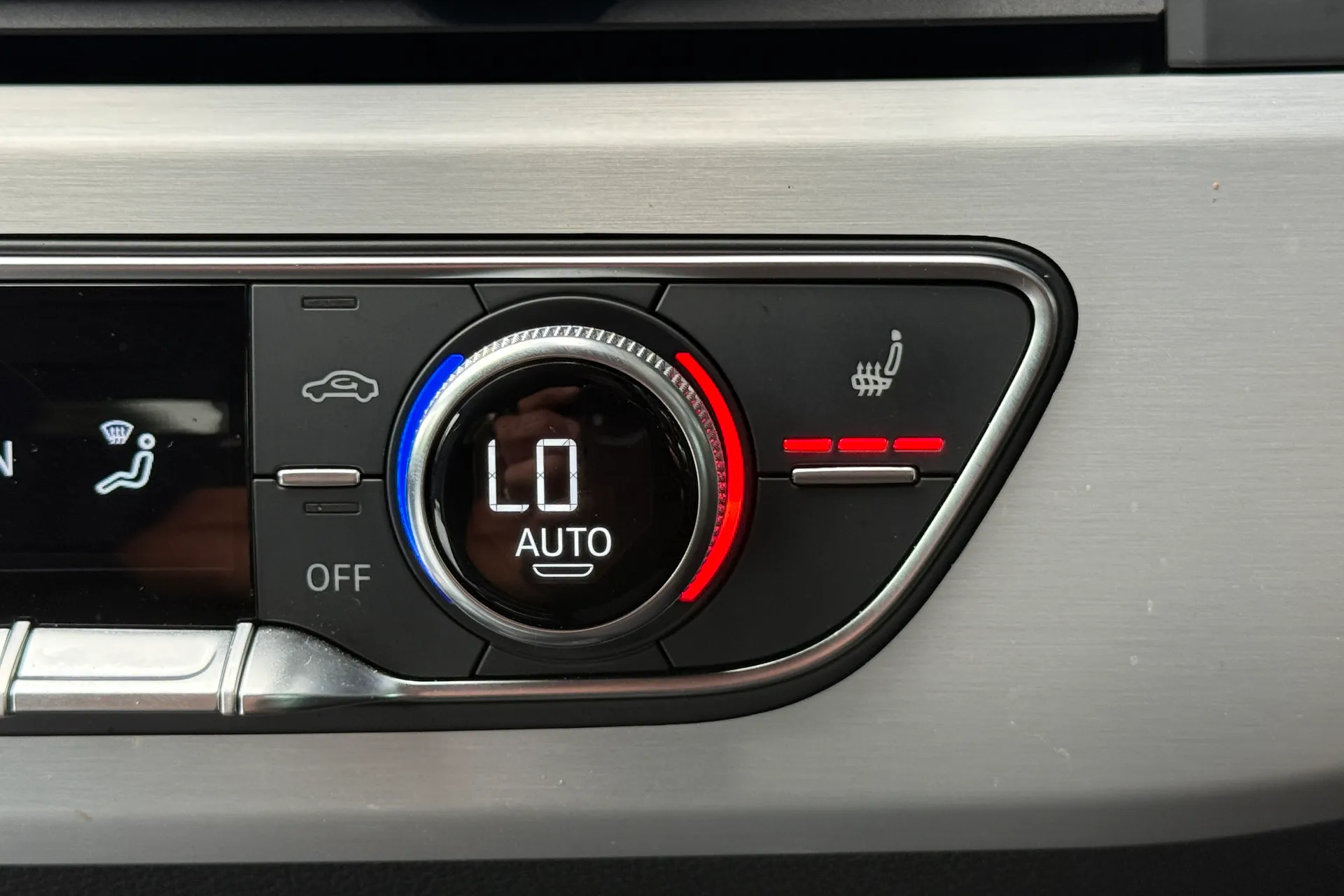 Audi A4 thumbnail image number 22
