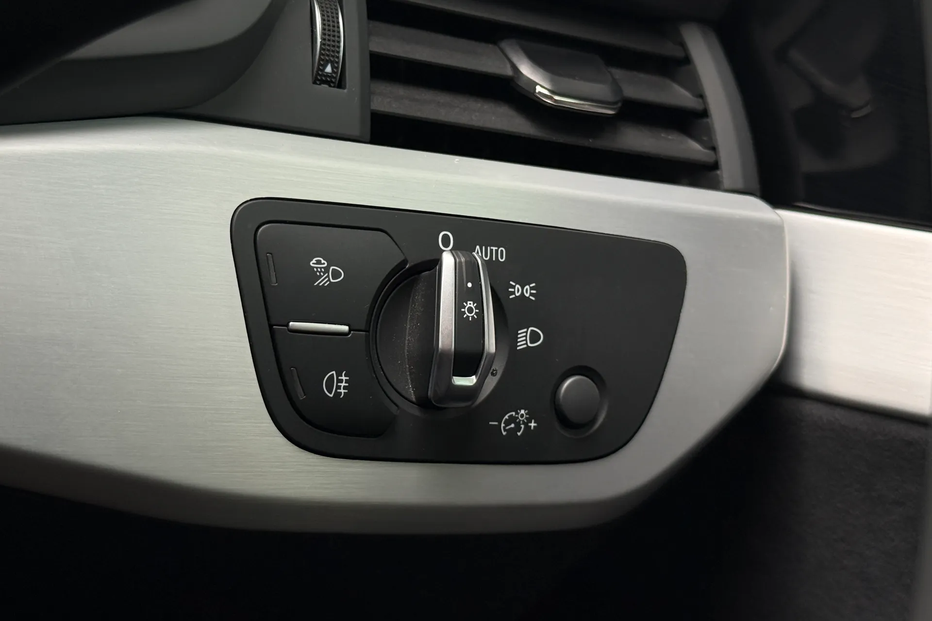 Audi A4 thumbnail image number 17