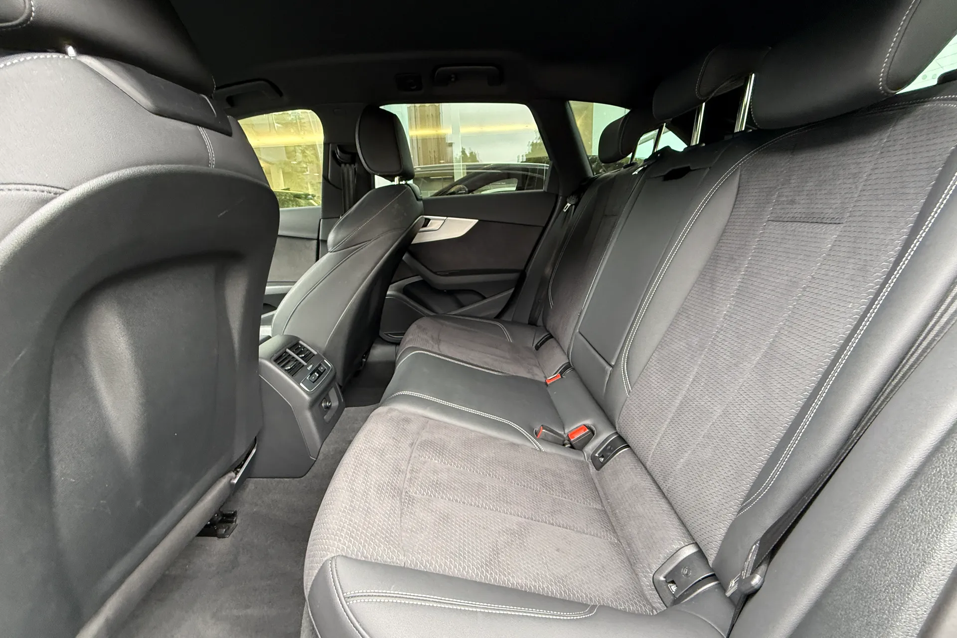 Audi A4 thumbnail image number 51