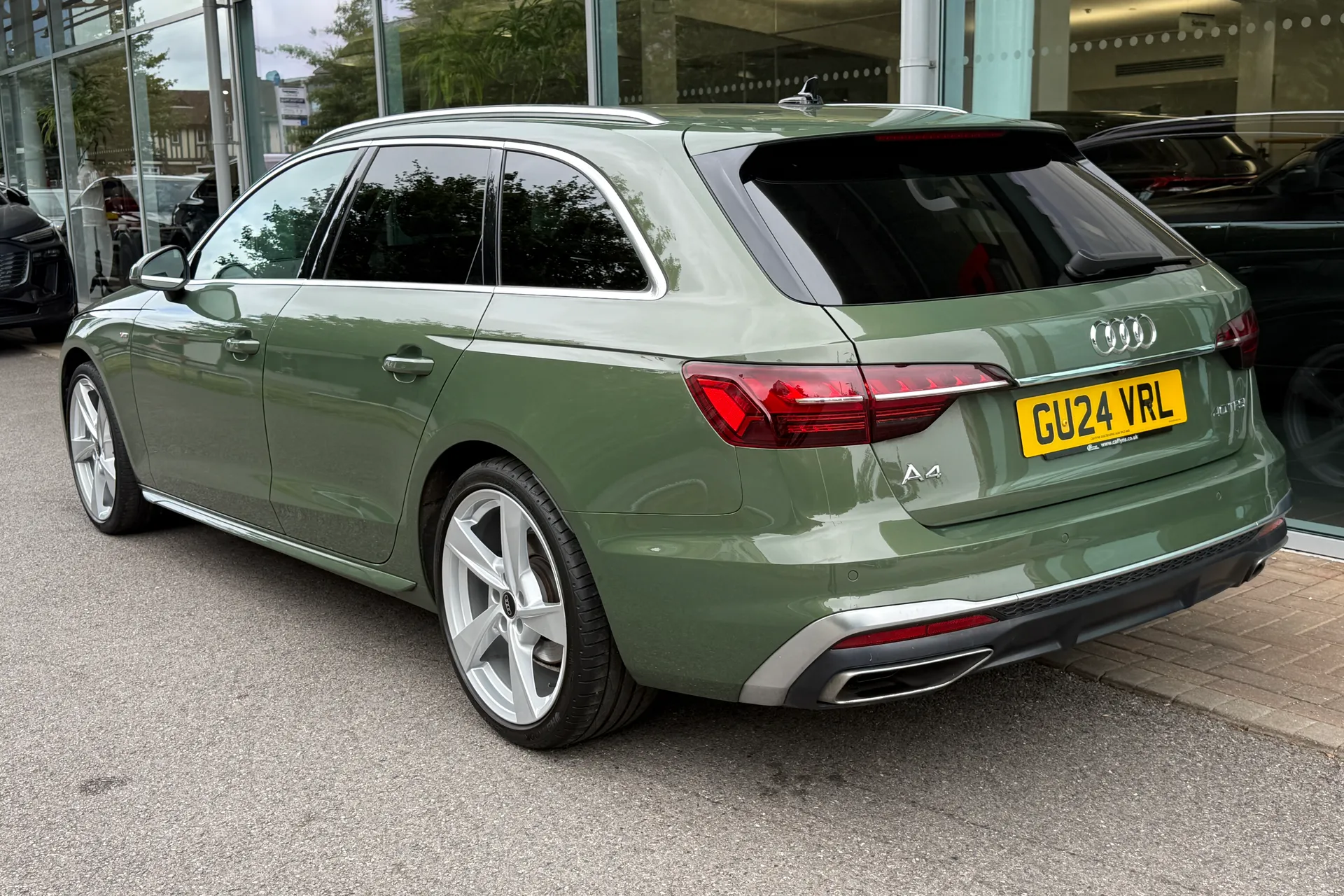 Audi A4 thumbnail image number 10