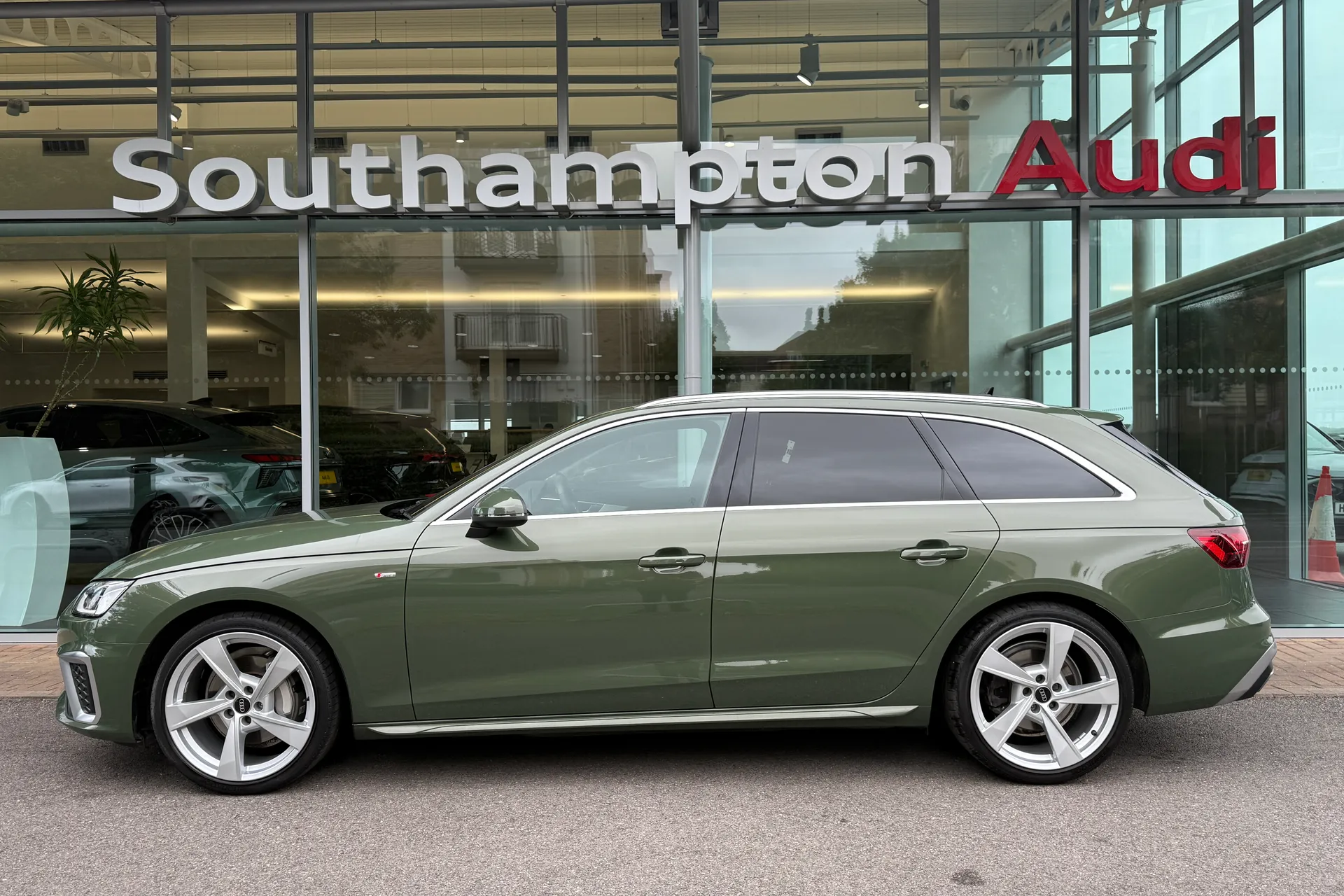 Audi A4 thumbnail image number 49