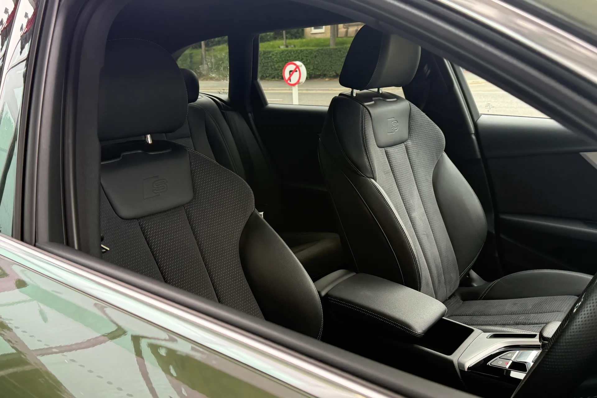 Audi A4 thumbnail image number 34