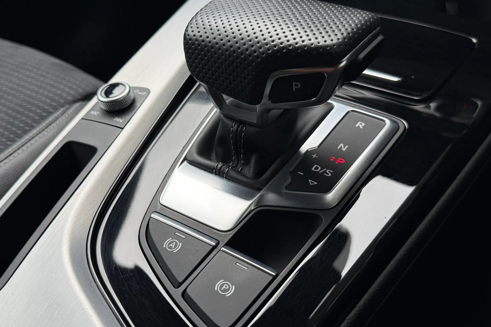 Audi A4 thumbnail image number 26