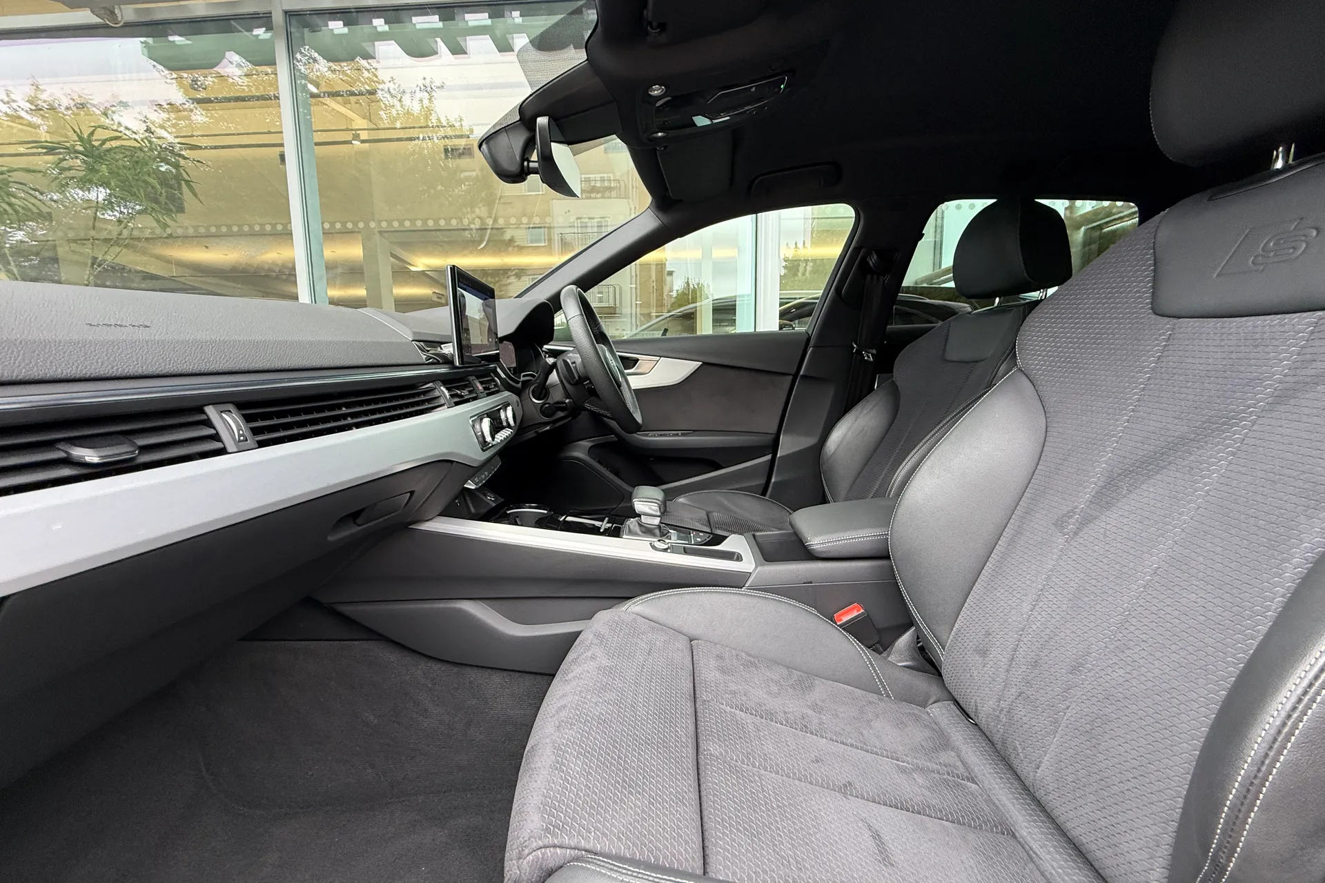 Audi A4 thumbnail image number 53