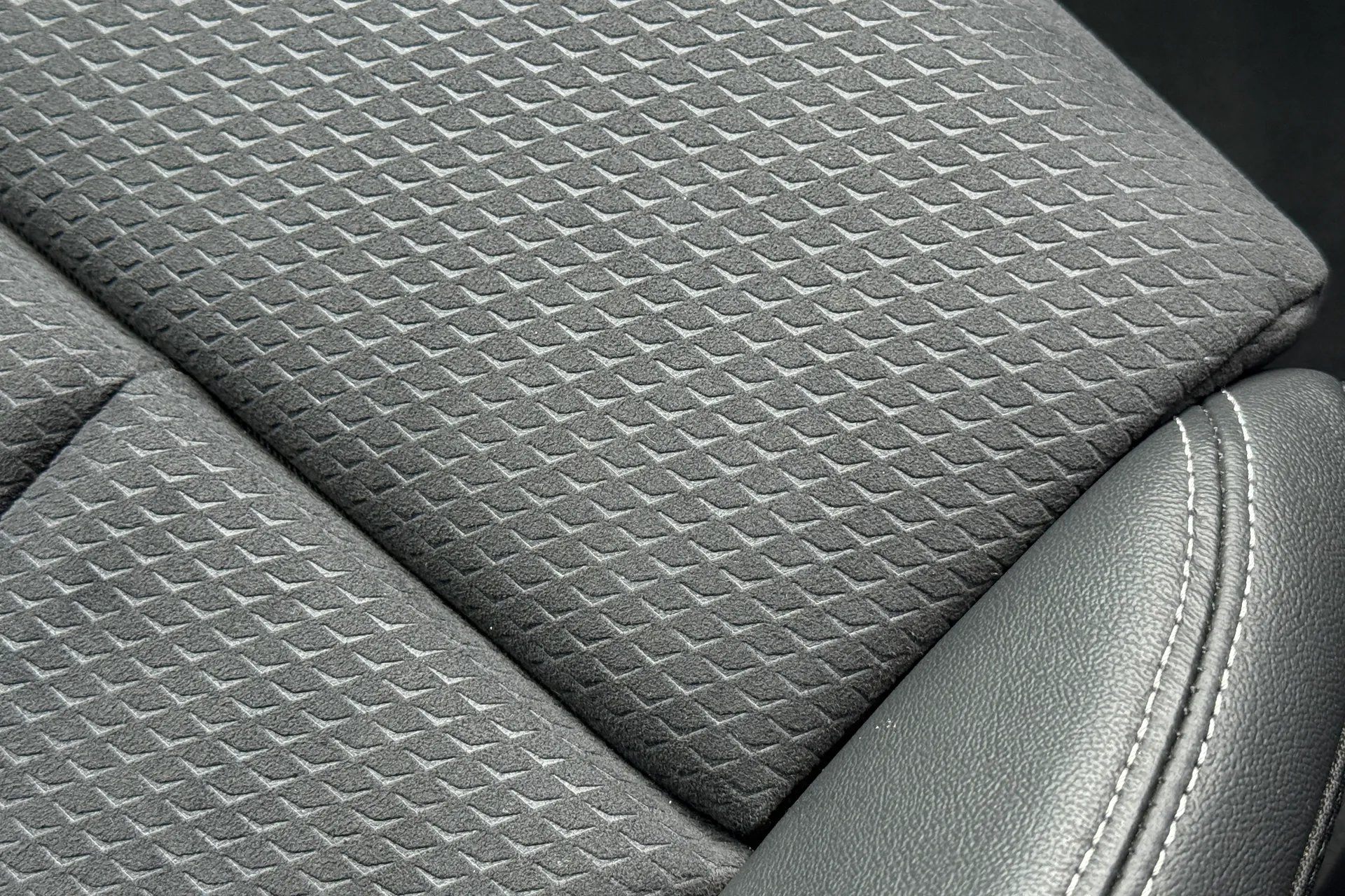 Audi A4 thumbnail image number 30