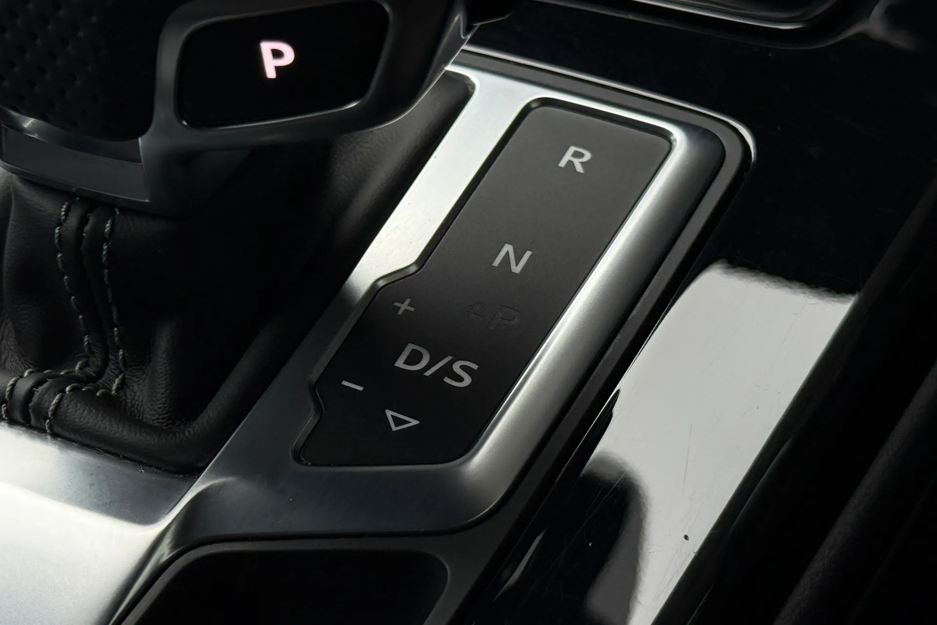 Audi A4 thumbnail image number 28