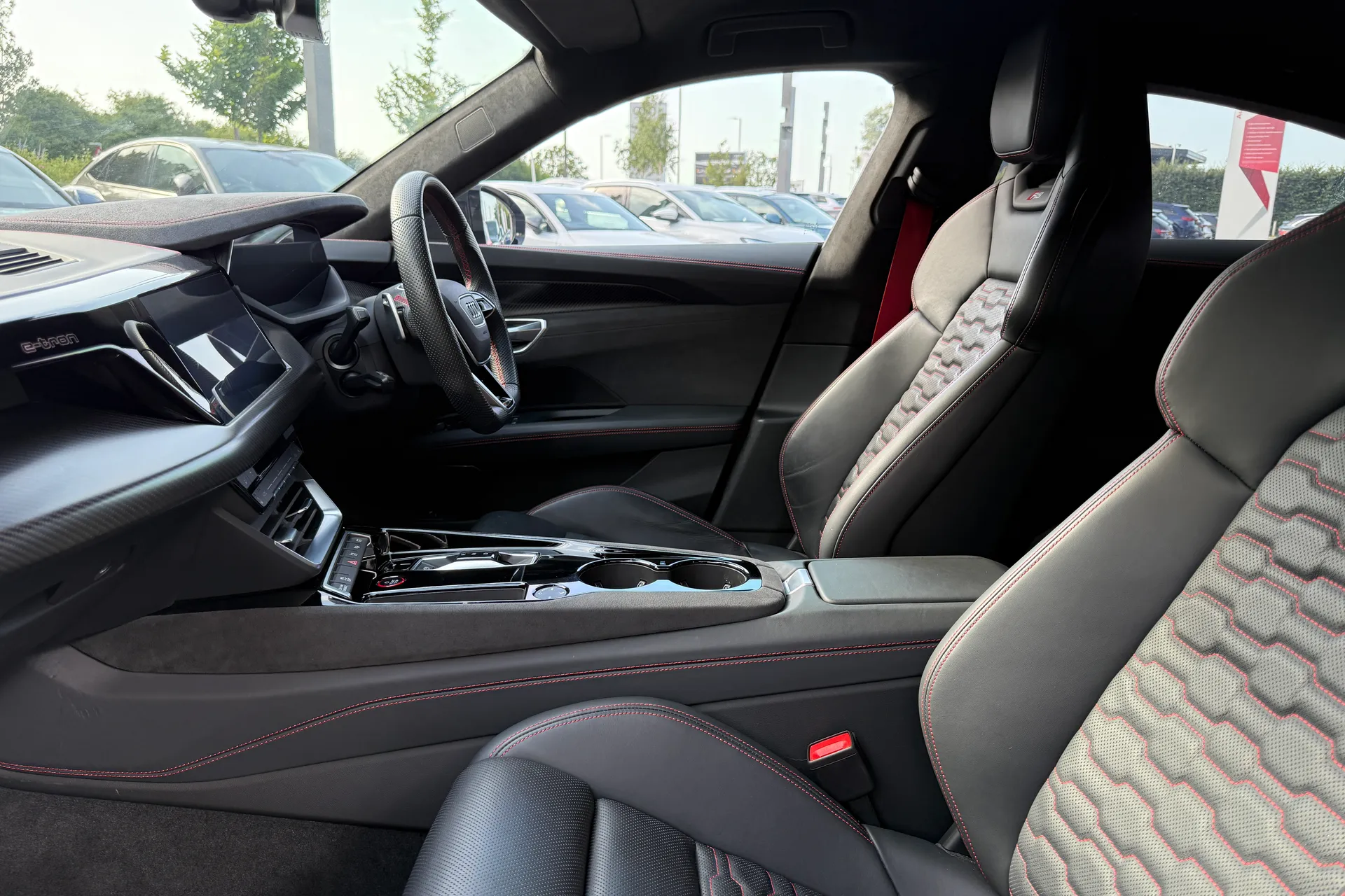 Audi RS e-tron GT thumbnail image number 25