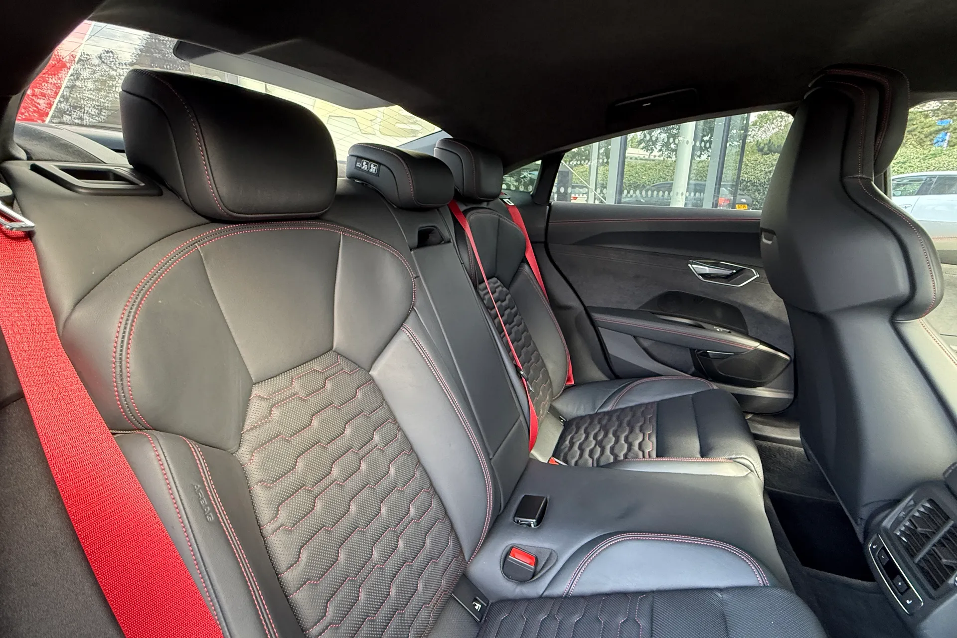 Audi RS e-tron GT thumbnail image number 43