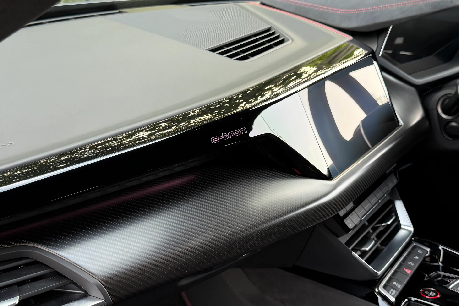 Audi RS e-tron GT thumbnail image number 55