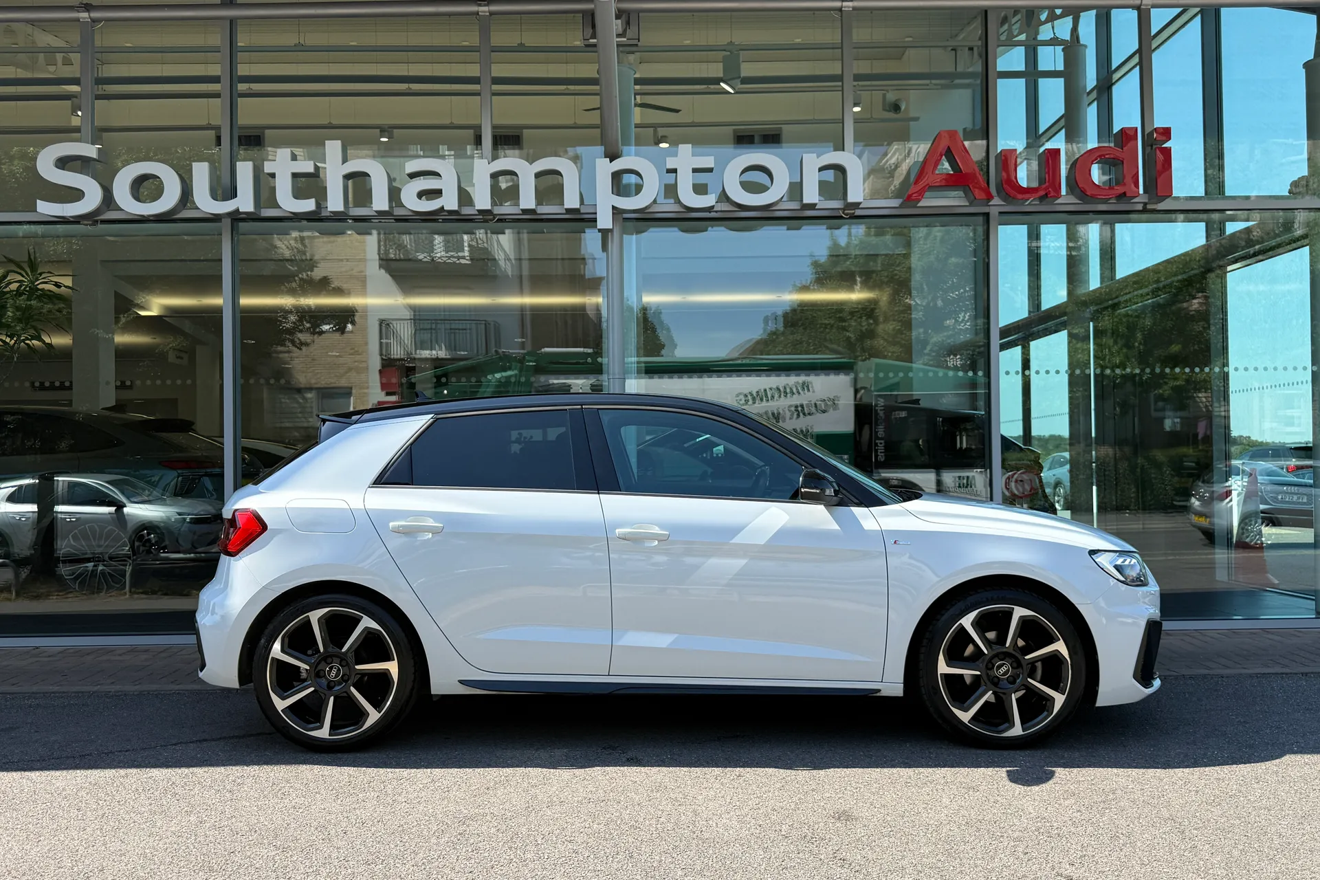 Audi A1 thumbnail image number 2