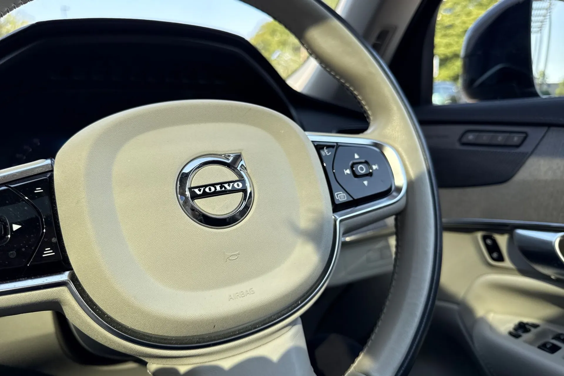 Volvo XC90 thumbnail image number 40