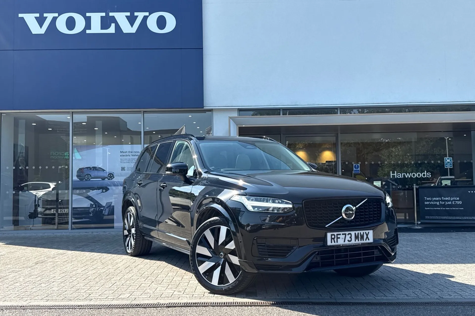 Volvo XC90 focused image